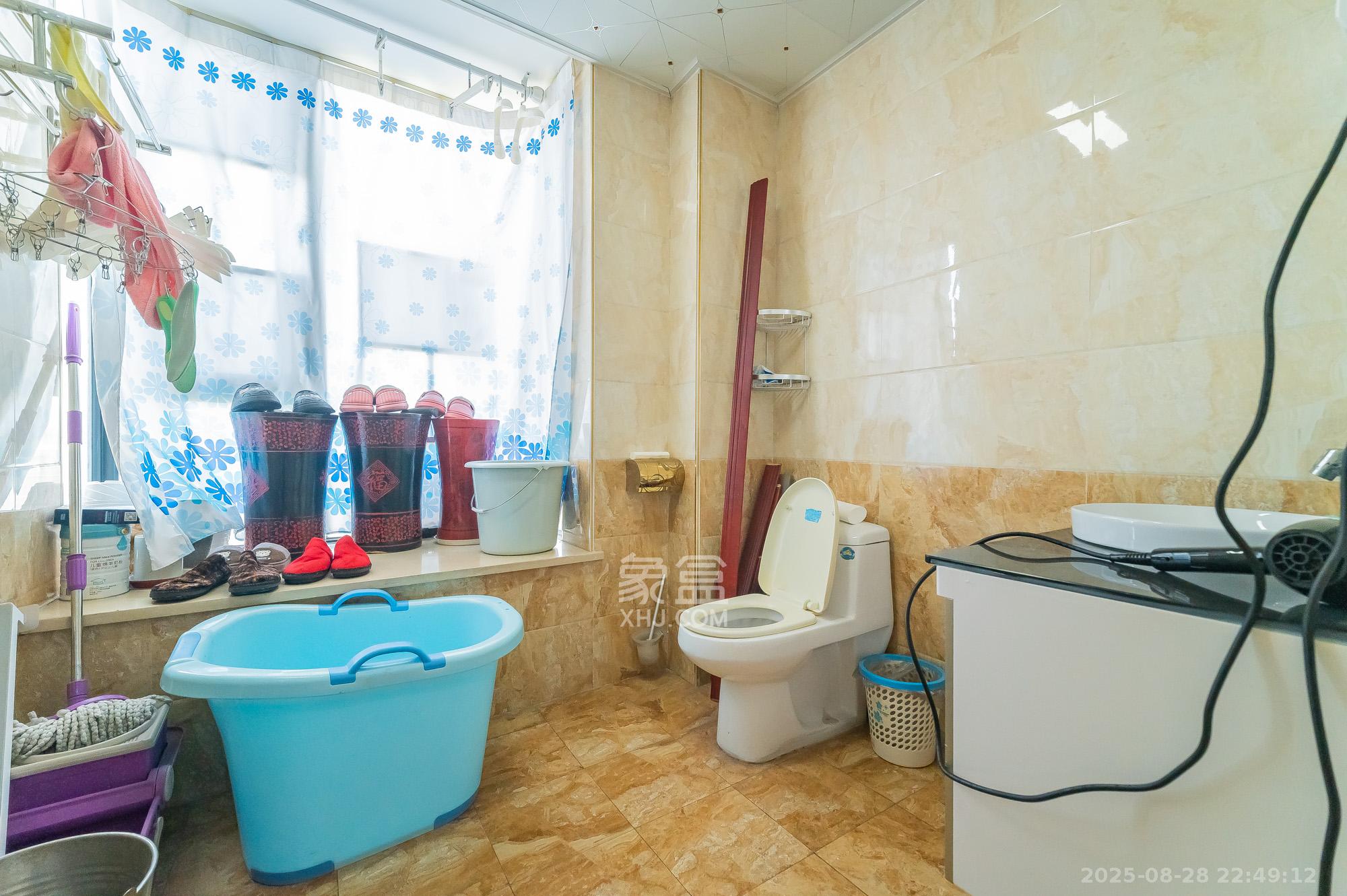 松雅湖金岸 3室2厅2卫 99.0万 松雅湖金岸 3室2厅2卫 99.0万卫生间