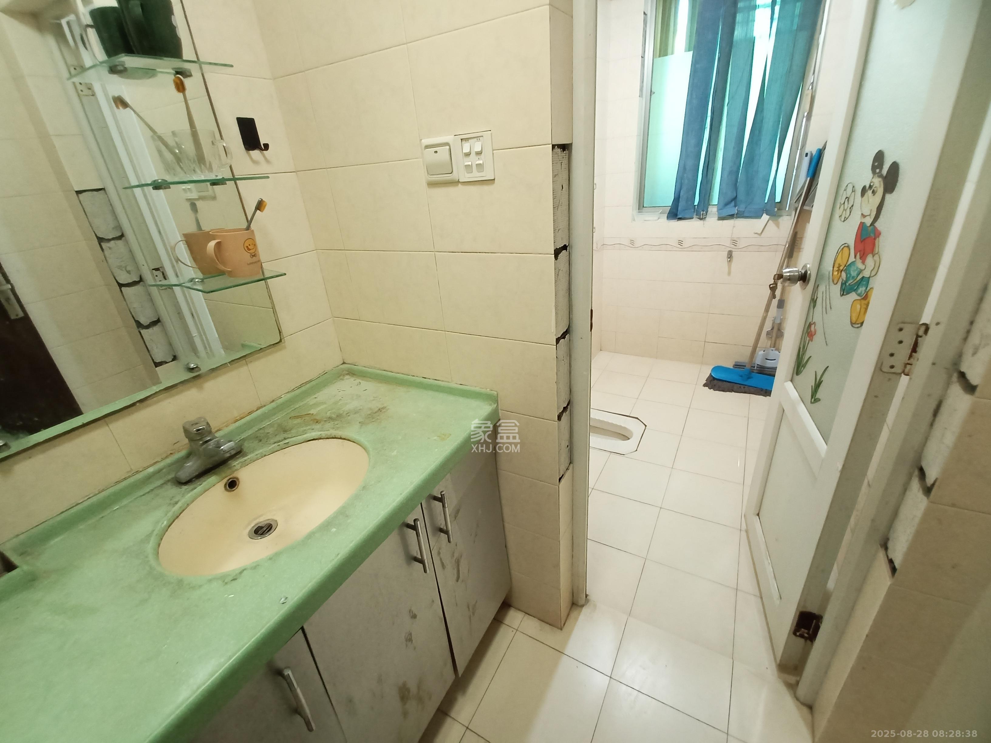 石岭小区A区  3室2厅2卫    2500.0元/月 石岭小区A区  3室2厅2卫    2500.0元/月室内图