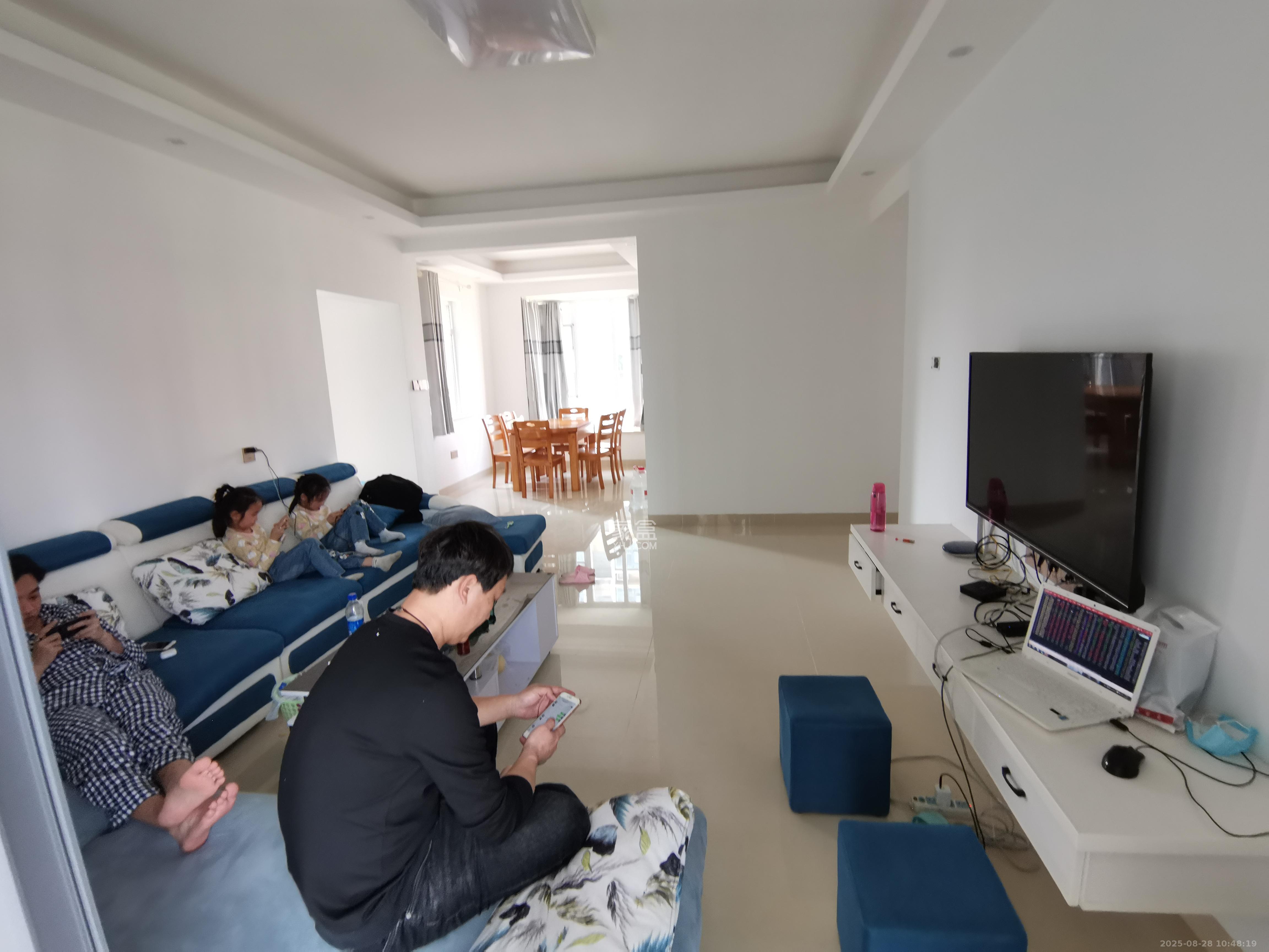 泊爱蓝湾  1室2厅2卫   3000.00元/月室内图