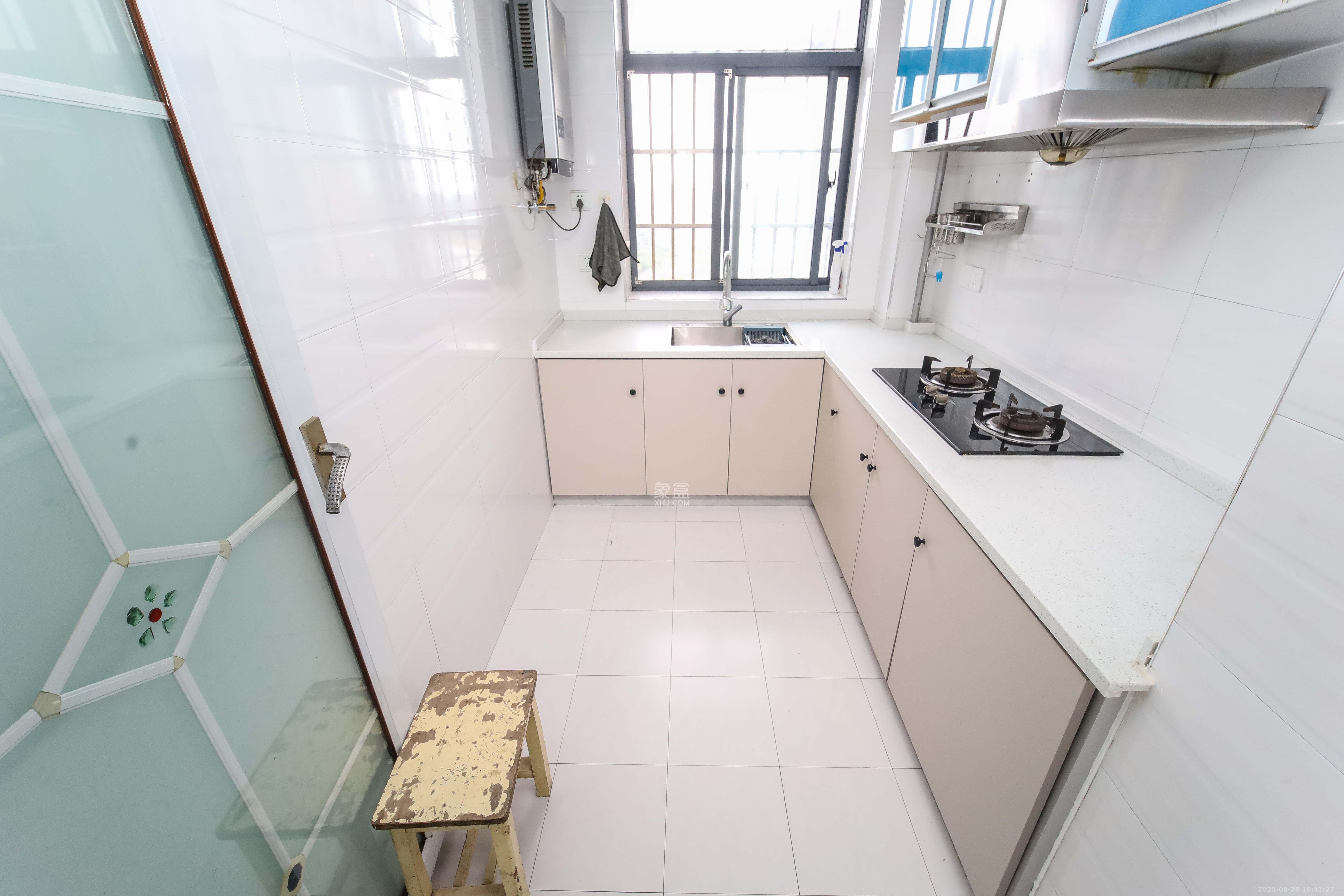 江河双水湾  3室2厅2卫    105.0万厨房