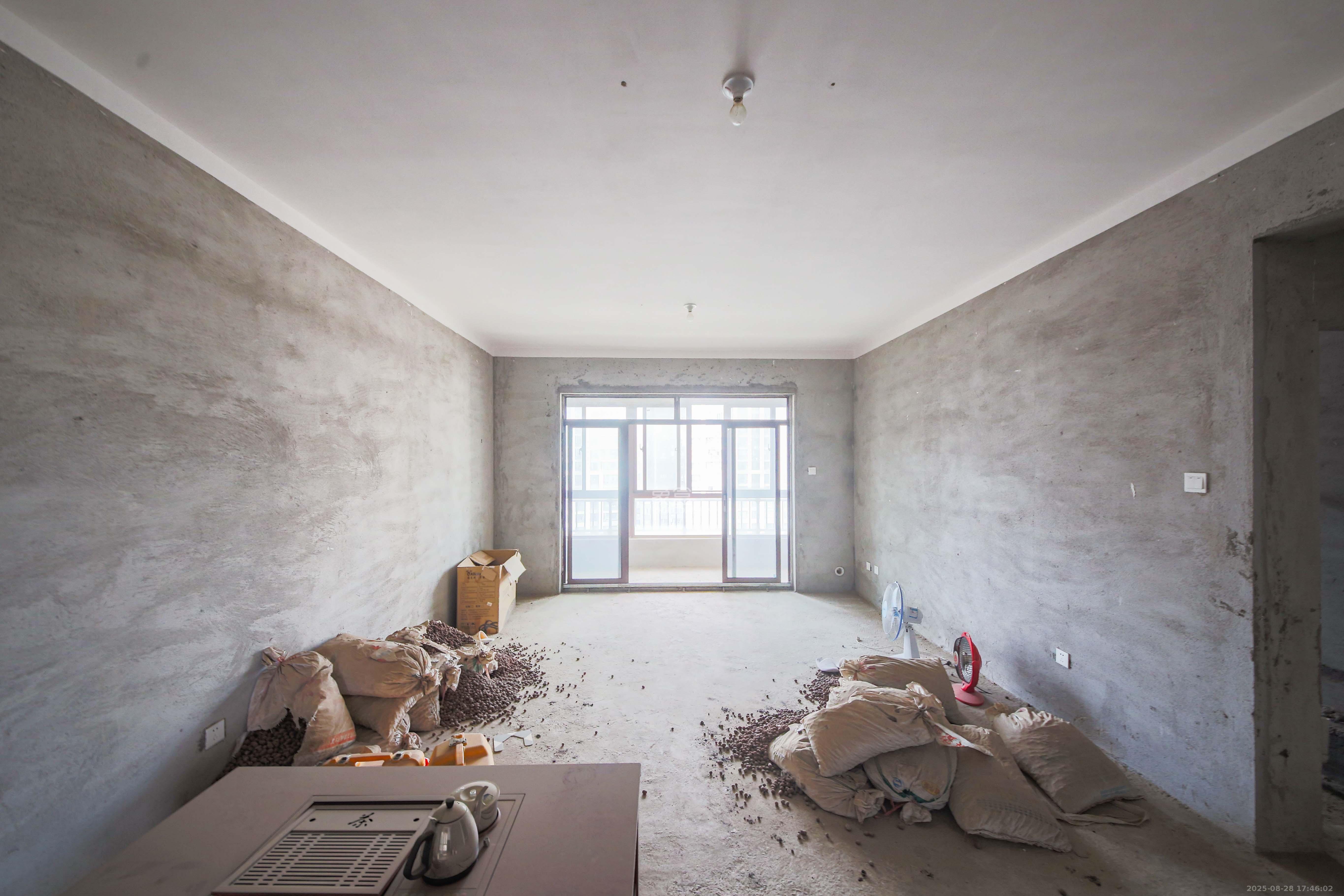 HC新城(建工集团单位房)  4室2厅2卫    165.0万 HC新城(建工集团单位房)  4室2厅2卫    165.0万客厅