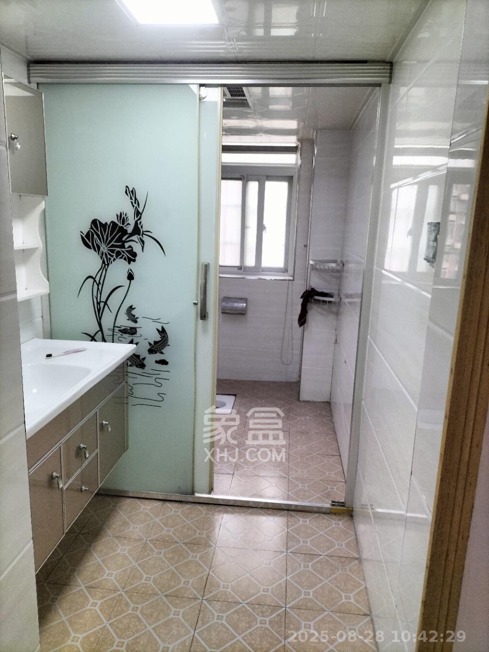 骑龙安置小区 3室2厅2卫 2500.0元/月 骑龙安置小区 3室2厅2卫 2500.0元/月室内图