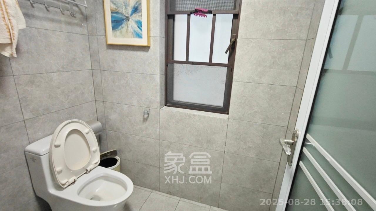 绿地海外滩一期  4室2厅2卫    2800.0元/月室内图