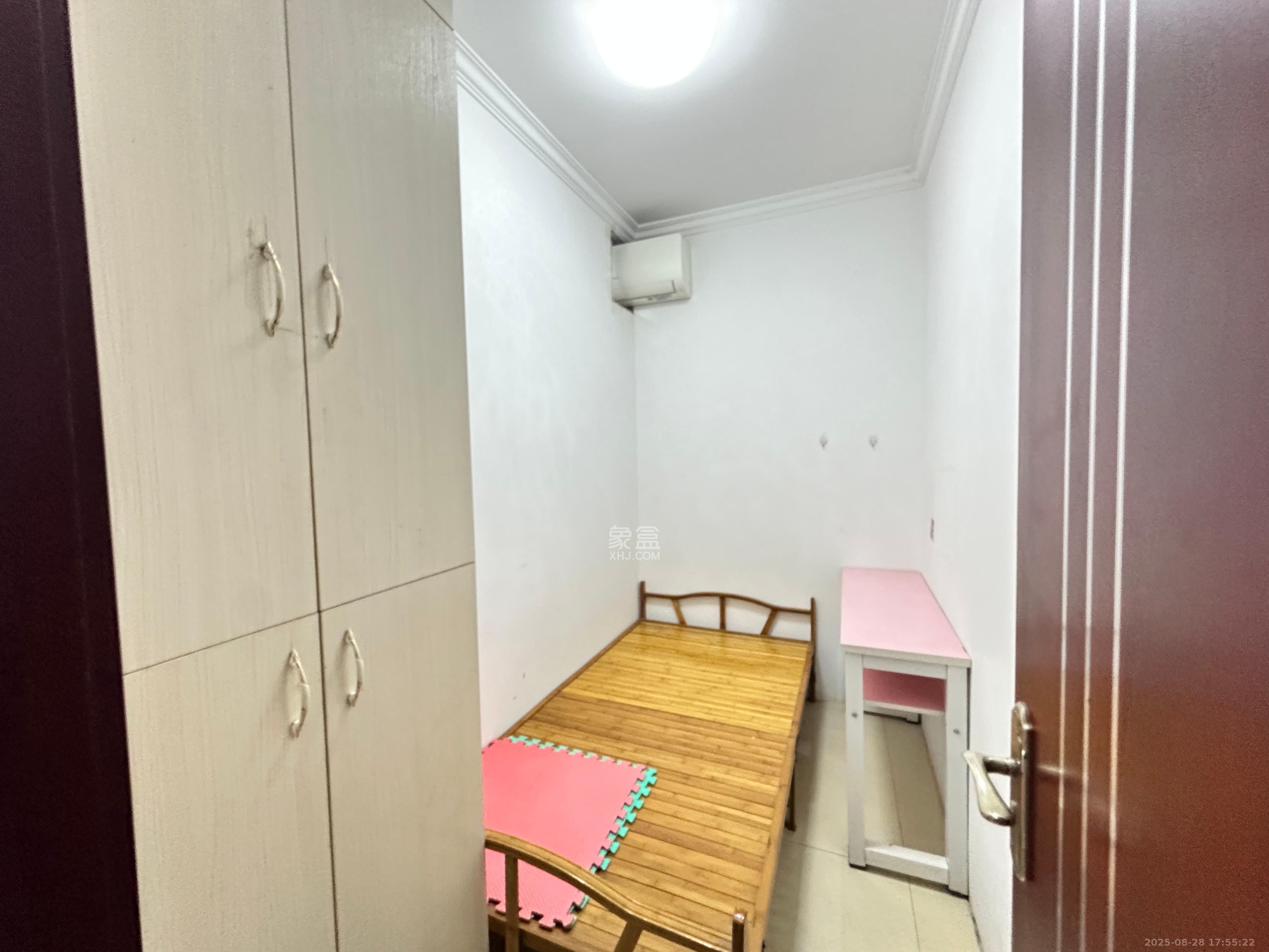 丽发新城 2室2厅1卫 1600.0元/月 丽发新城 2室2厅1卫 1600.0元/月室内图