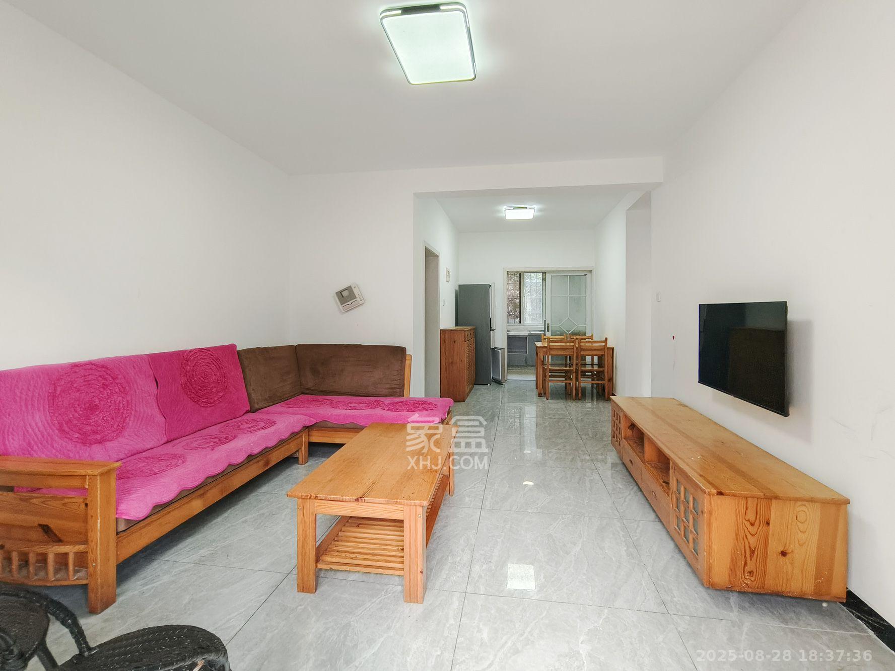 山水湾 2室2厅1卫 1700.0元/月 山水湾 2室2厅1卫 1700.0元/月室内图