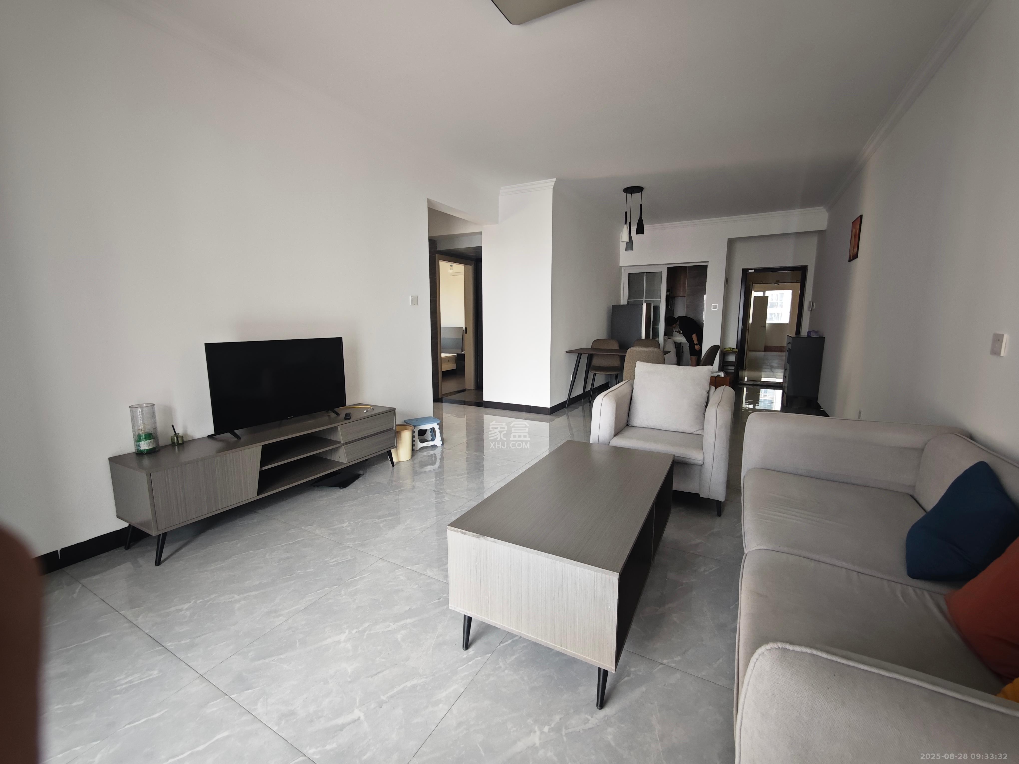 湖湘奥林匹克花园  3室1厅1卫    2100.0元/月 湖湘奥林匹克花园  3室1厅1卫    2100.0元/月室内图