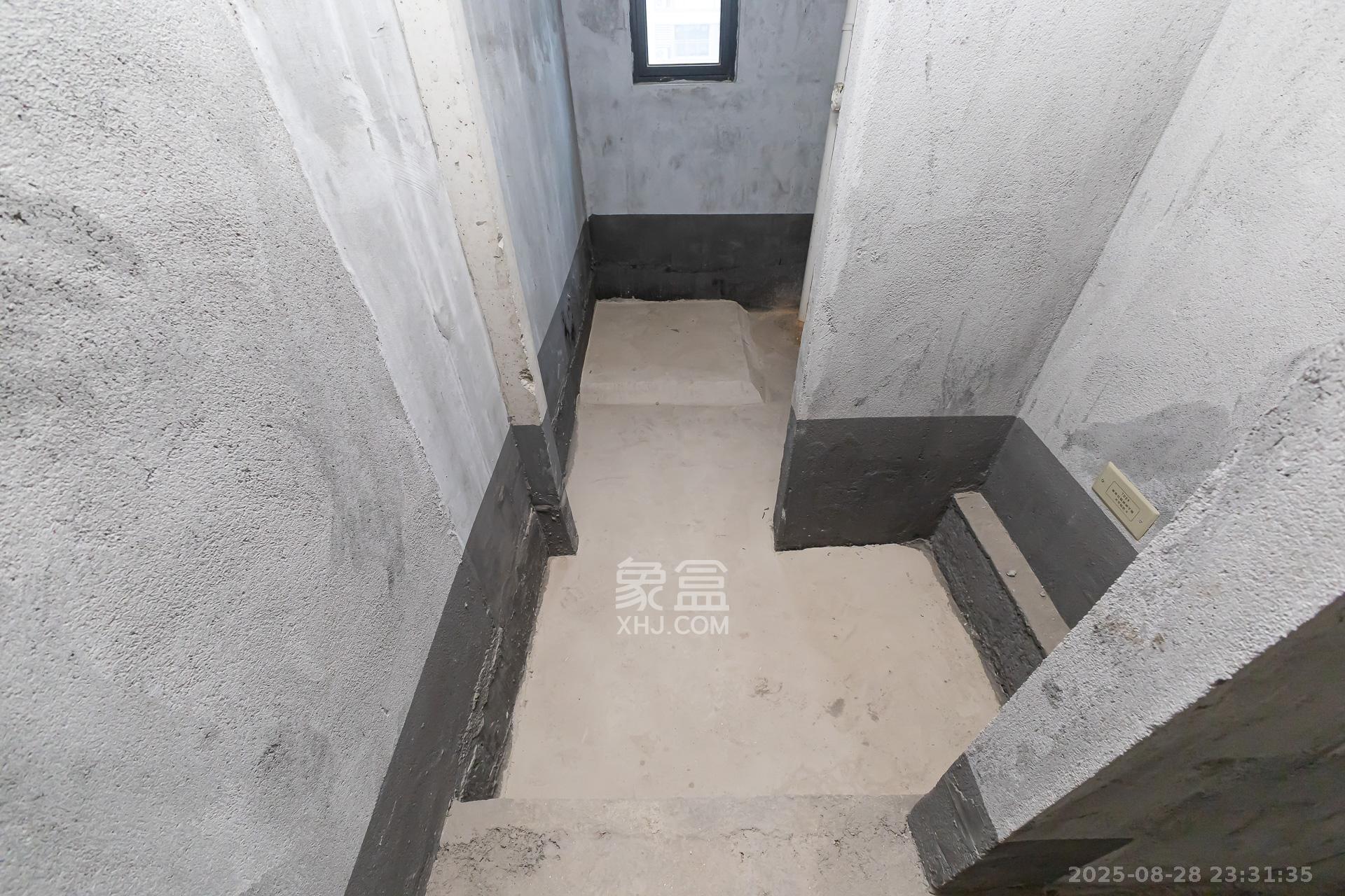 越秀湘江星汇城二期 4室2厅3卫 132.0万 越秀湘江星汇城二期 4室2厅3卫 132.0万卫生间