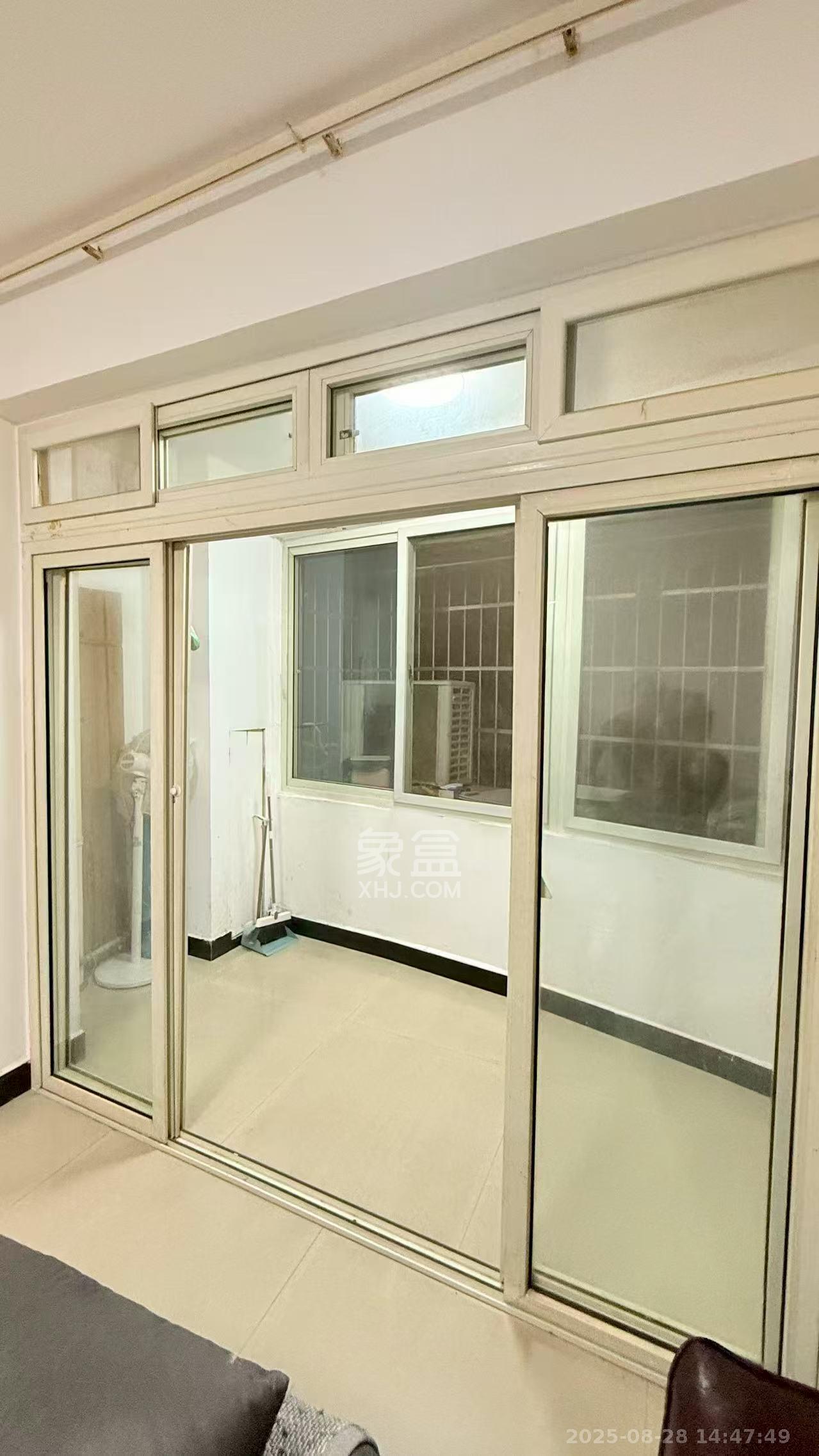 玛依拉山庄  1室2厅1卫    2300.0元/月 玛依拉山庄  1室2厅1卫    2300.0元/月室内图