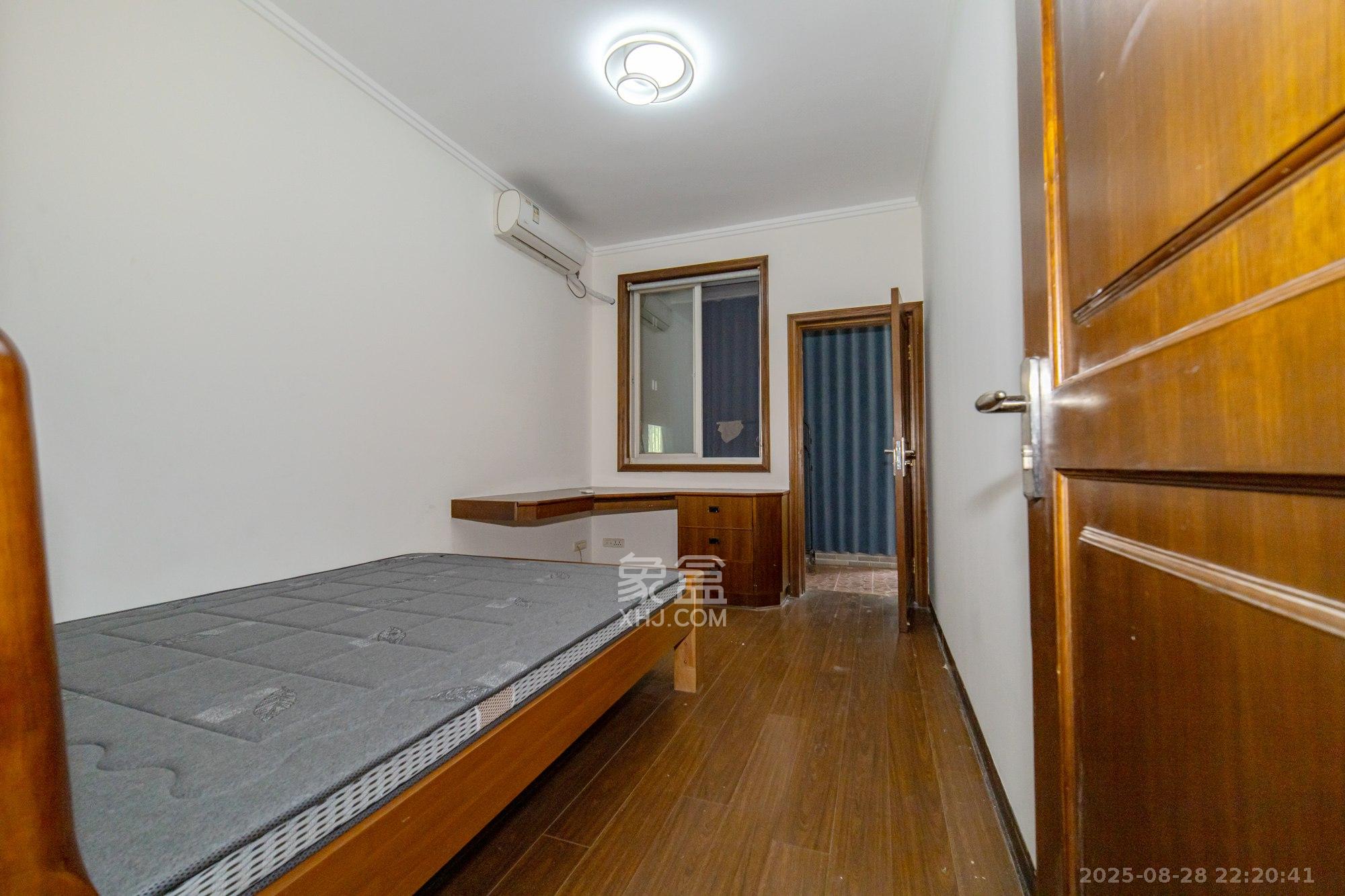 泰格林纸  3室2厅2卫    69.6万 泰格林纸  3室2厅2卫    69.6万卧室