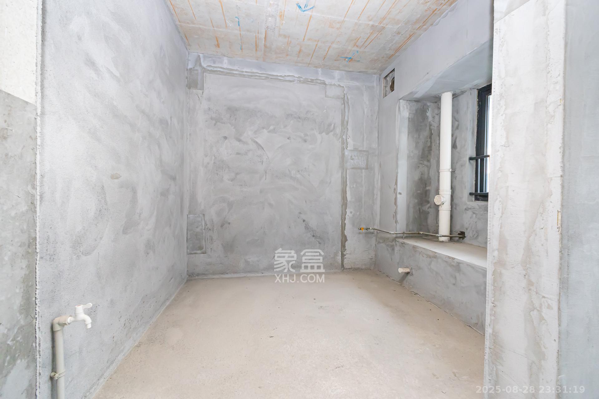 越秀湘江星汇城二期 4室2厅3卫 132.0万 越秀湘江星汇城二期 4室2厅3卫 132.0万厨房