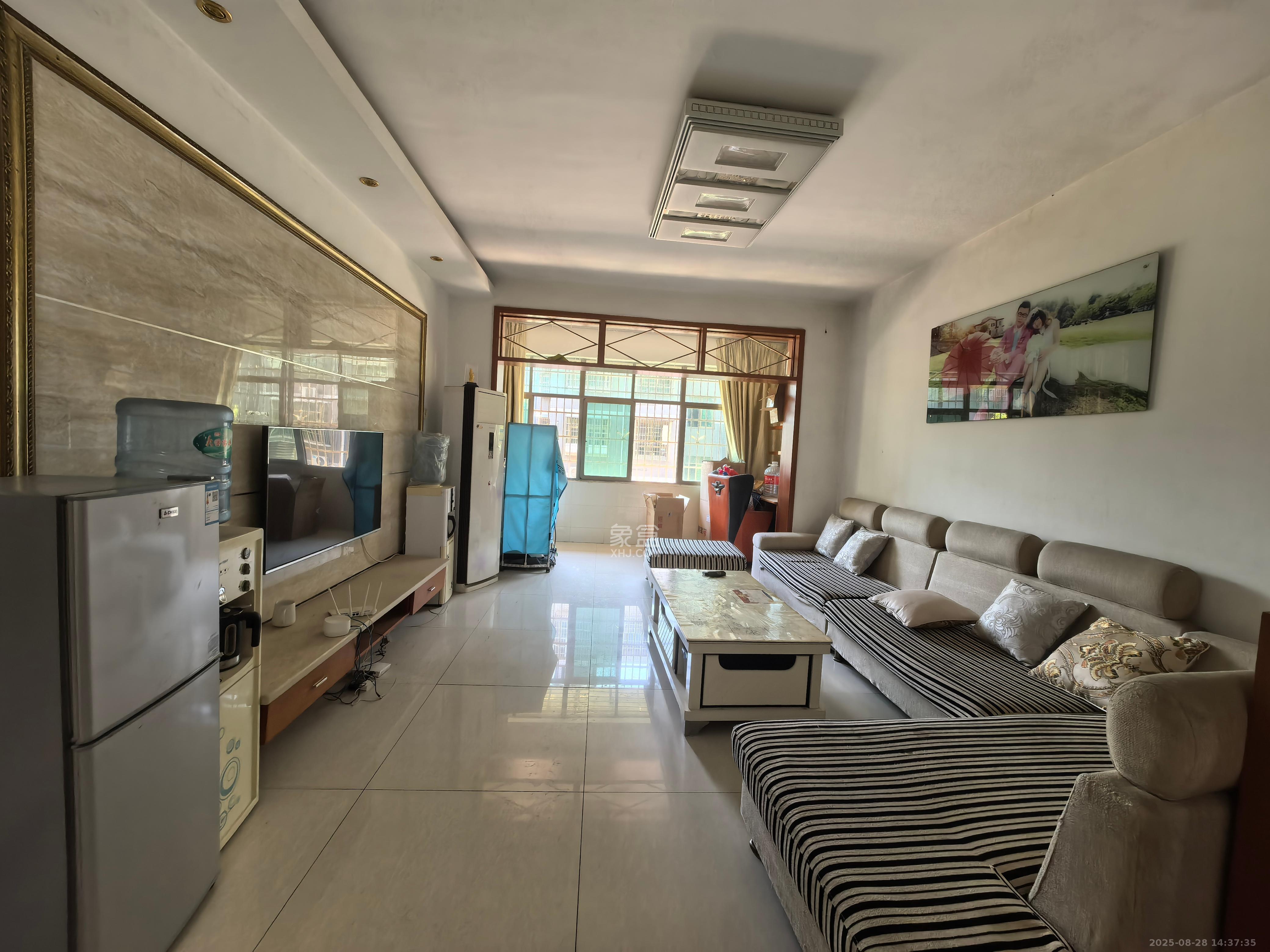 兴联母山小区 3室2厅2卫 1500.0元/月 兴联母山小区 3室2厅2卫 1500.0元/月室内图