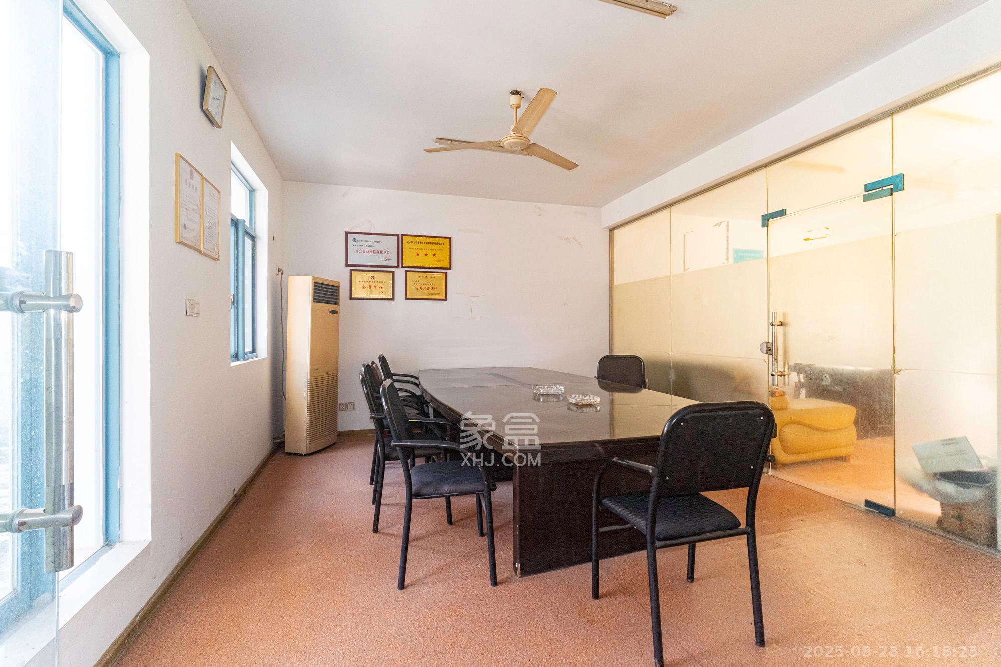 湘龙家园  6室3厅4卫    350.0万客厅