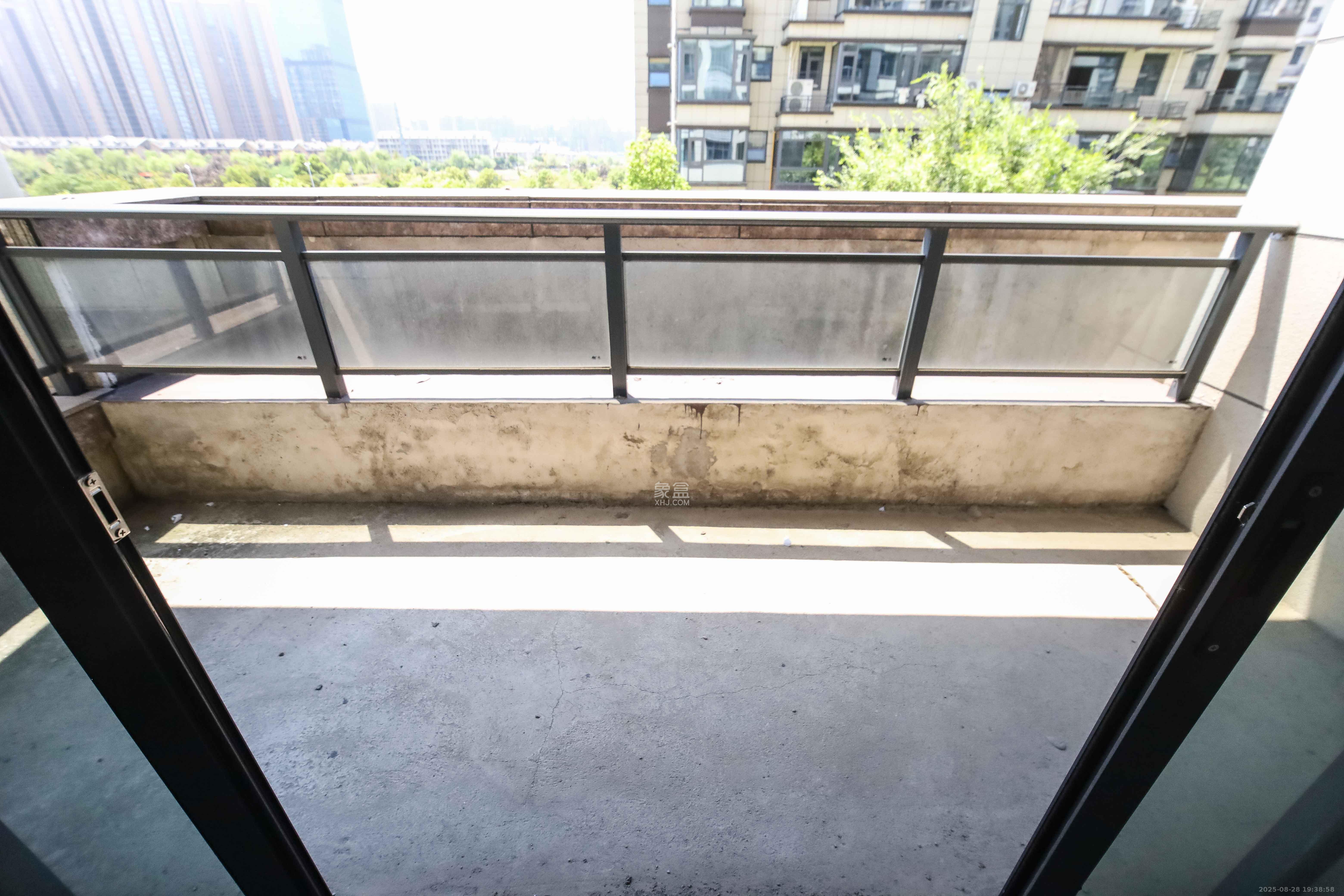 宝能公馆(美联天骄城五期)  4室2厅3卫    295.0万 宝能公馆(美联天骄城五期)  4室2厅3卫    295.0万阳台