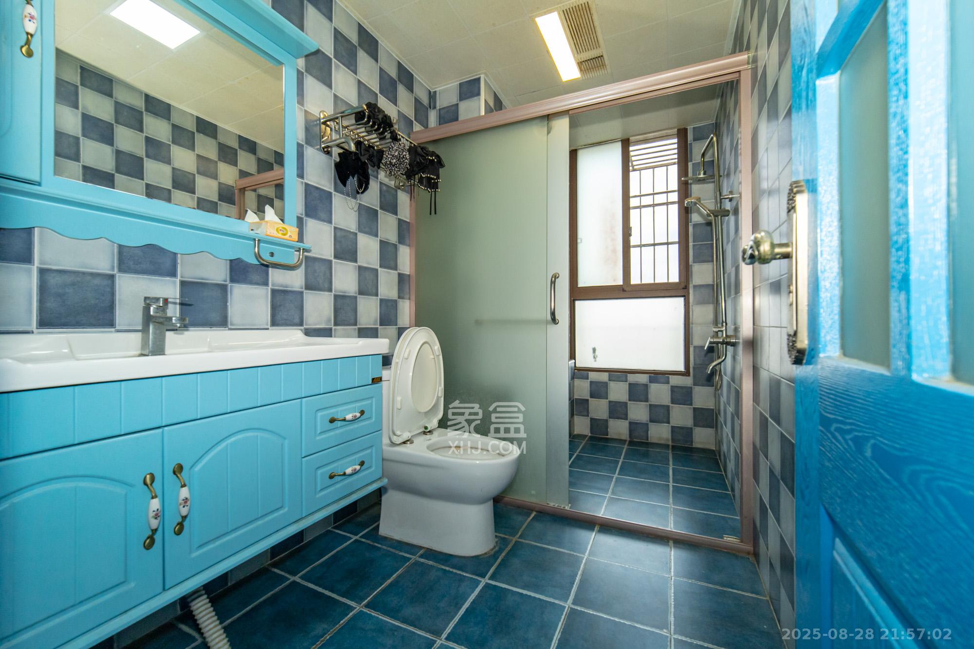 湖湾世景  5室2厅2卫    129.0万 湖湾世景  5室2厅2卫    129.0万卫生间