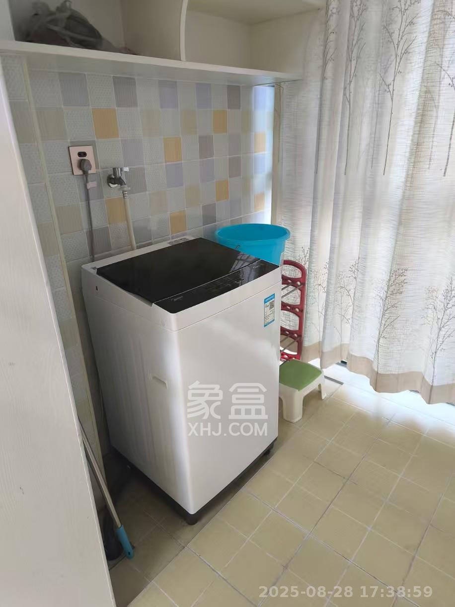 印山蓝色海岸  3室2厅1卫    1800.0元/月 印山蓝色海岸  3室2厅1卫    1800.0元/月室内图