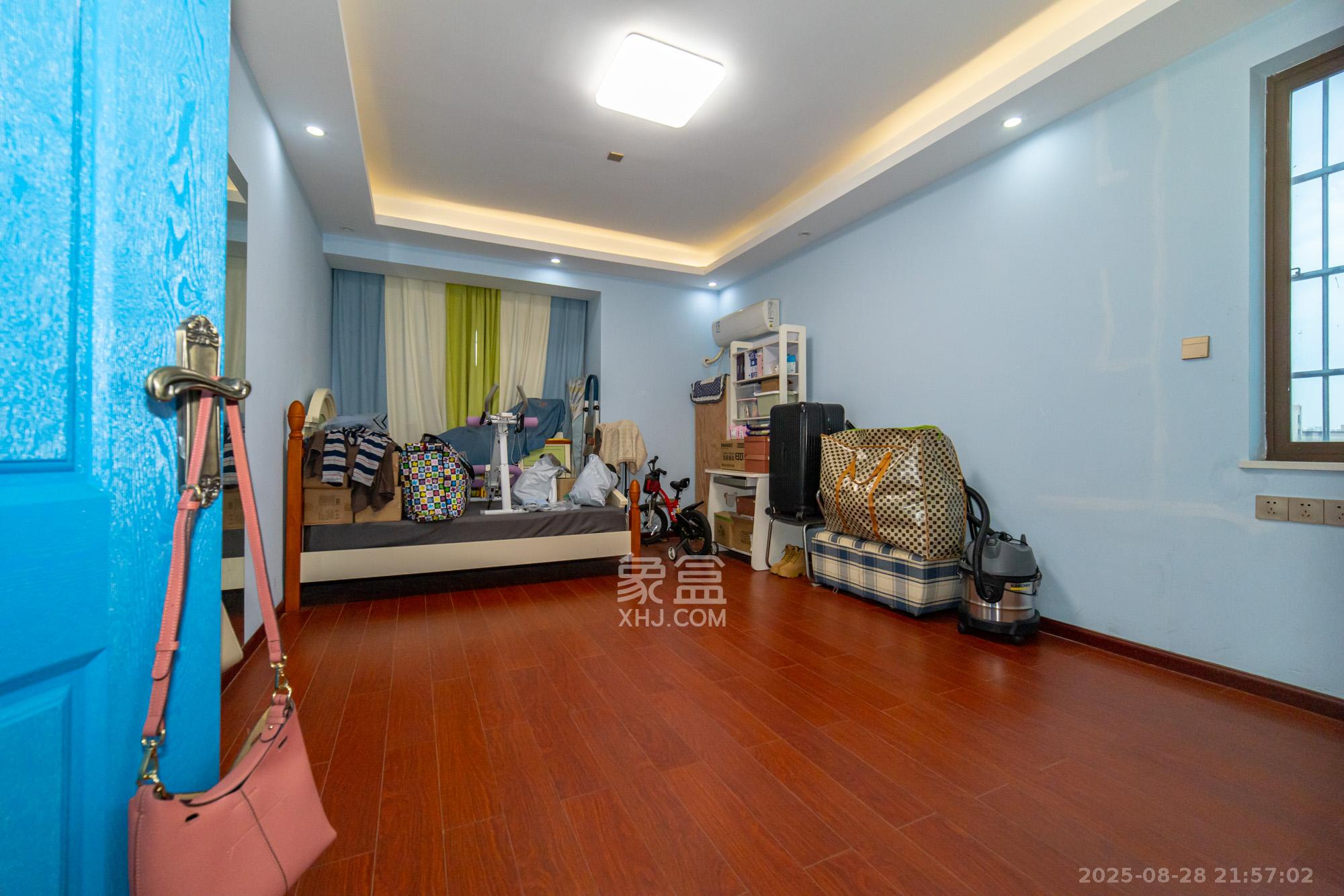 湖湾世景  5室2厅2卫    129.0万 湖湾世景  5室2厅2卫    129.0万卧室