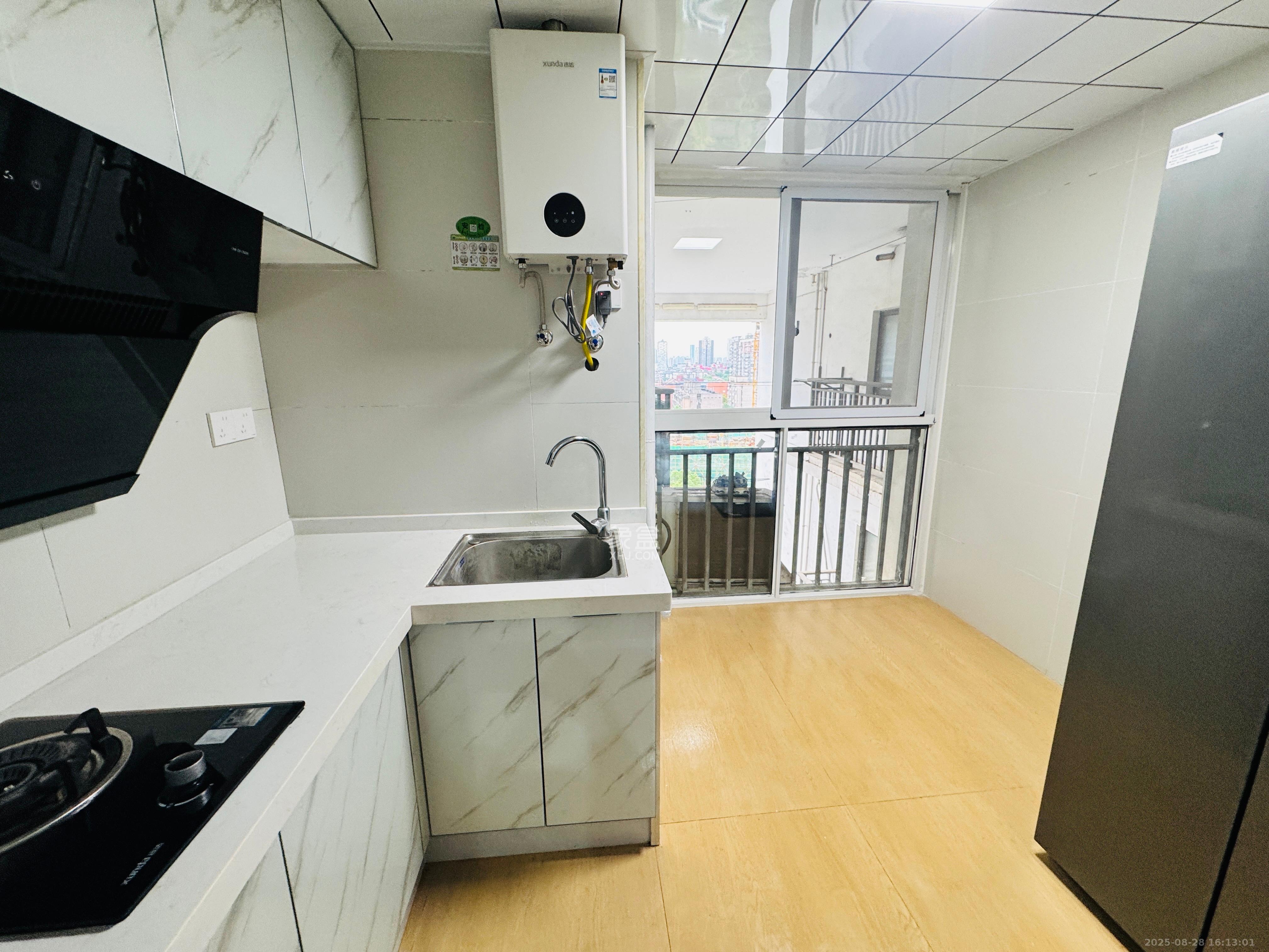 摩天一号  1室1厅1卫    2200.0元/月 摩天一号  1室1厅1卫    2200.0元/月室内图