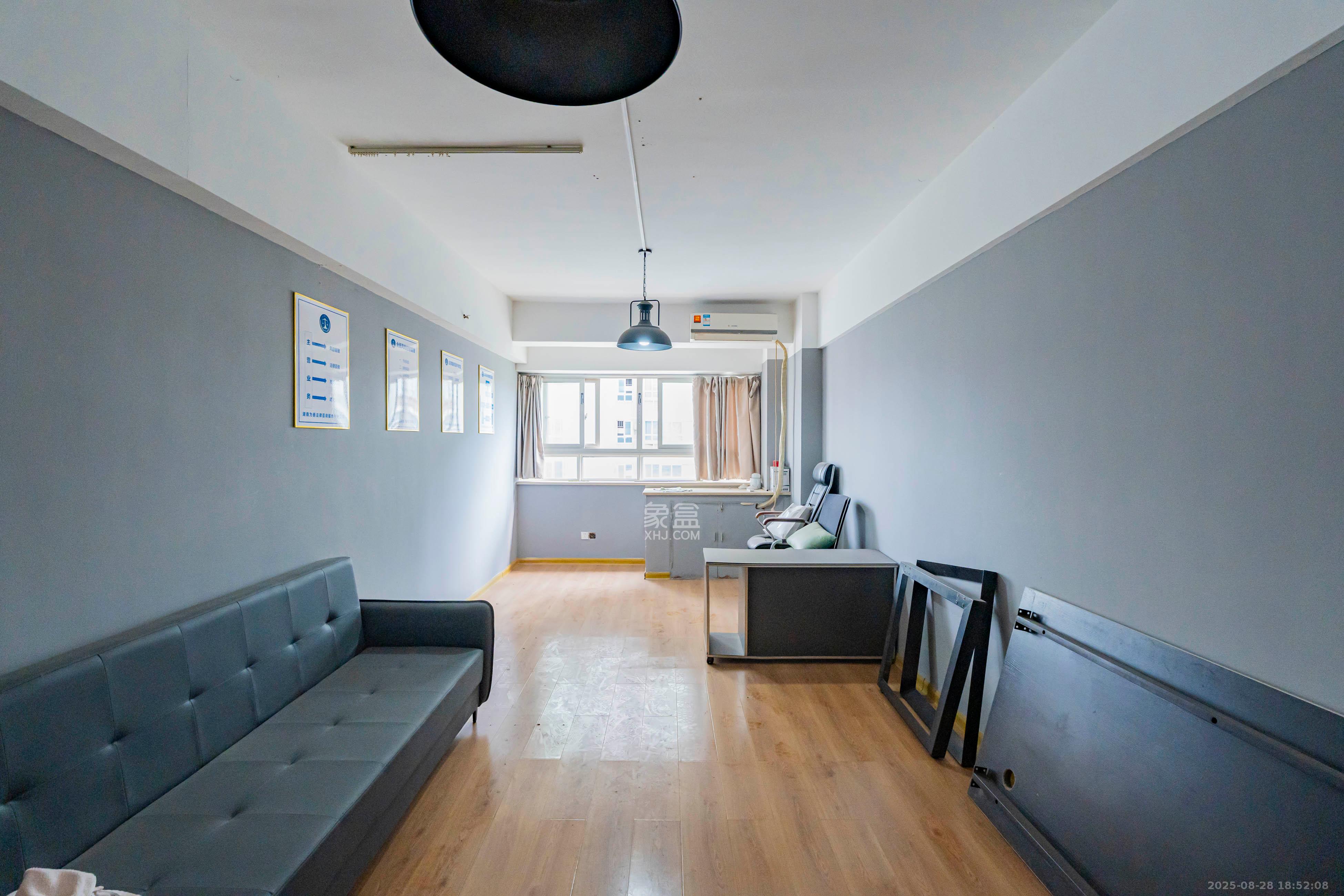 鑫政大厦 1室1厅1卫 25.0万 鑫政大厦 1室1厅1卫 25.0万卧室