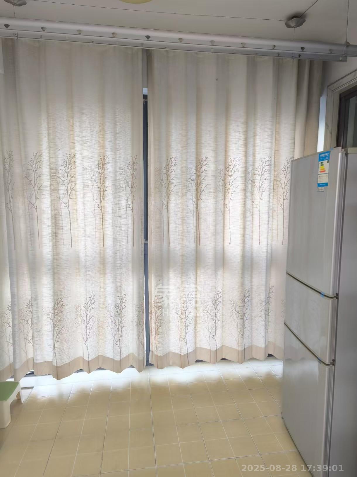 印山蓝色海岸  3室2厅1卫    1800.0元/月 印山蓝色海岸  3室2厅1卫    1800.0元/月室内图