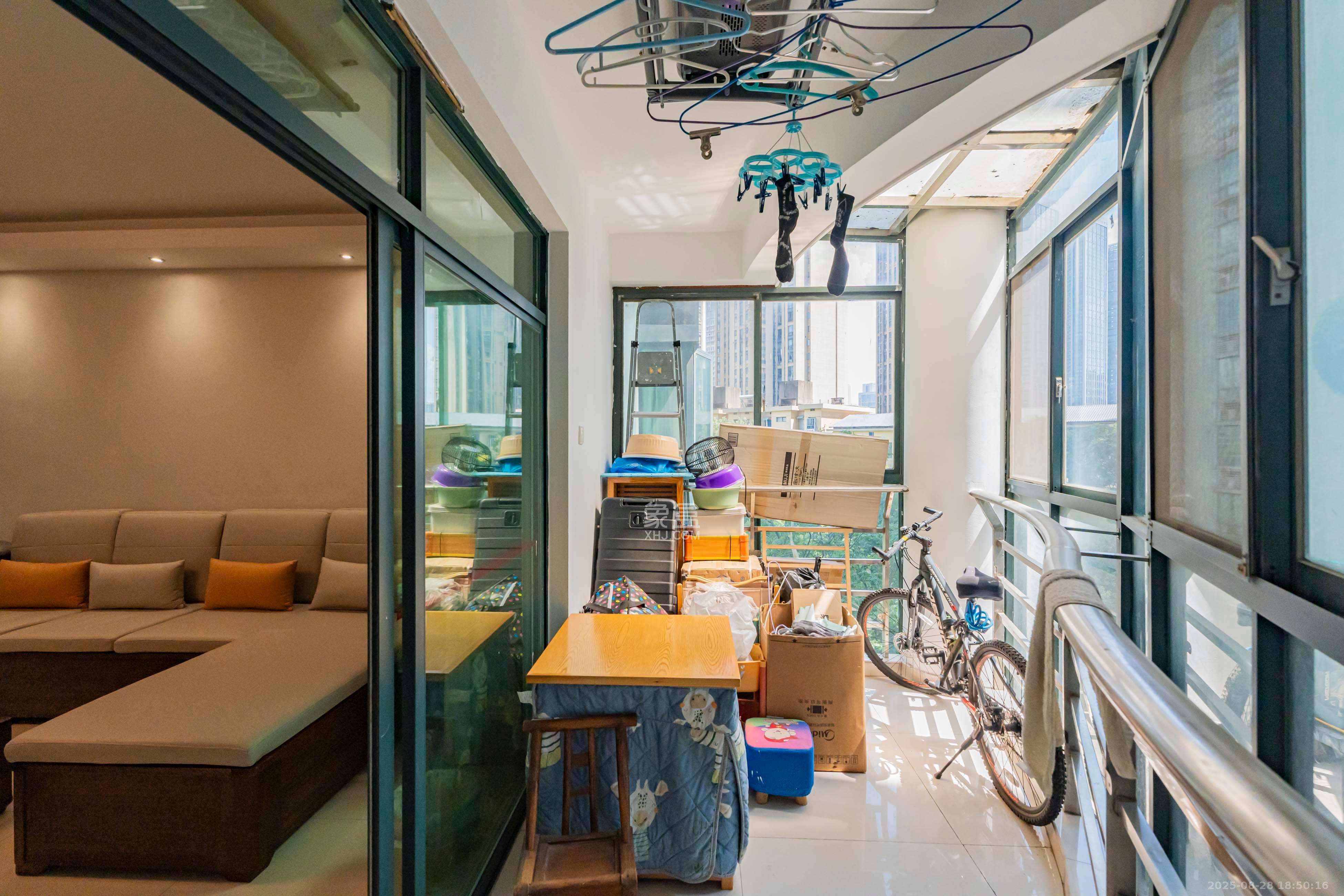 华盛新外滩  3室2厅2卫    175.0万 华盛新外滩  3室2厅2卫    175.0万阳台