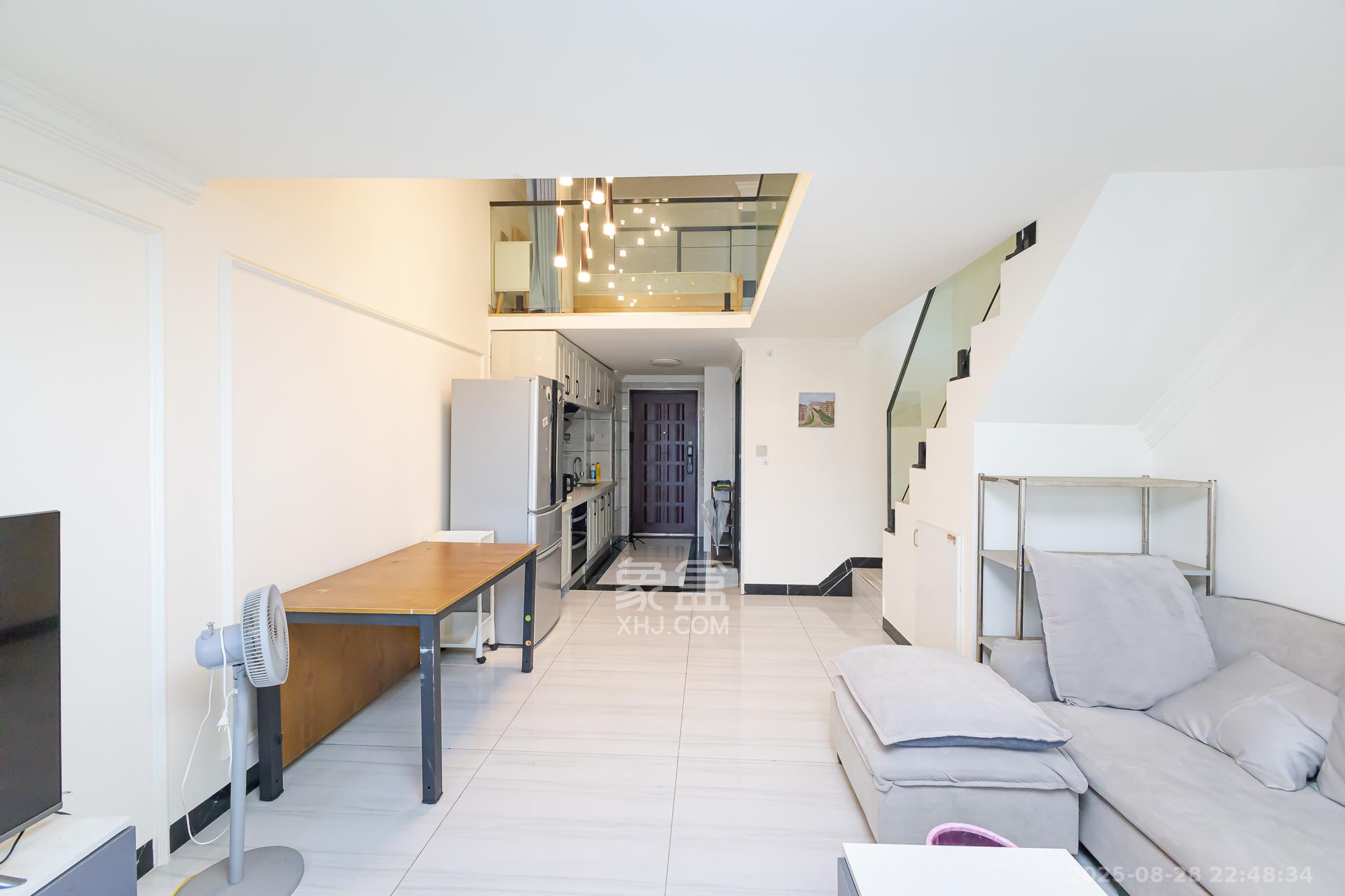 嘉宇银杉(嘉宇西苑)  1室0厅0卫    30.0万 嘉宇银杉(嘉宇西苑)  1室0厅0卫    30.0万客厅