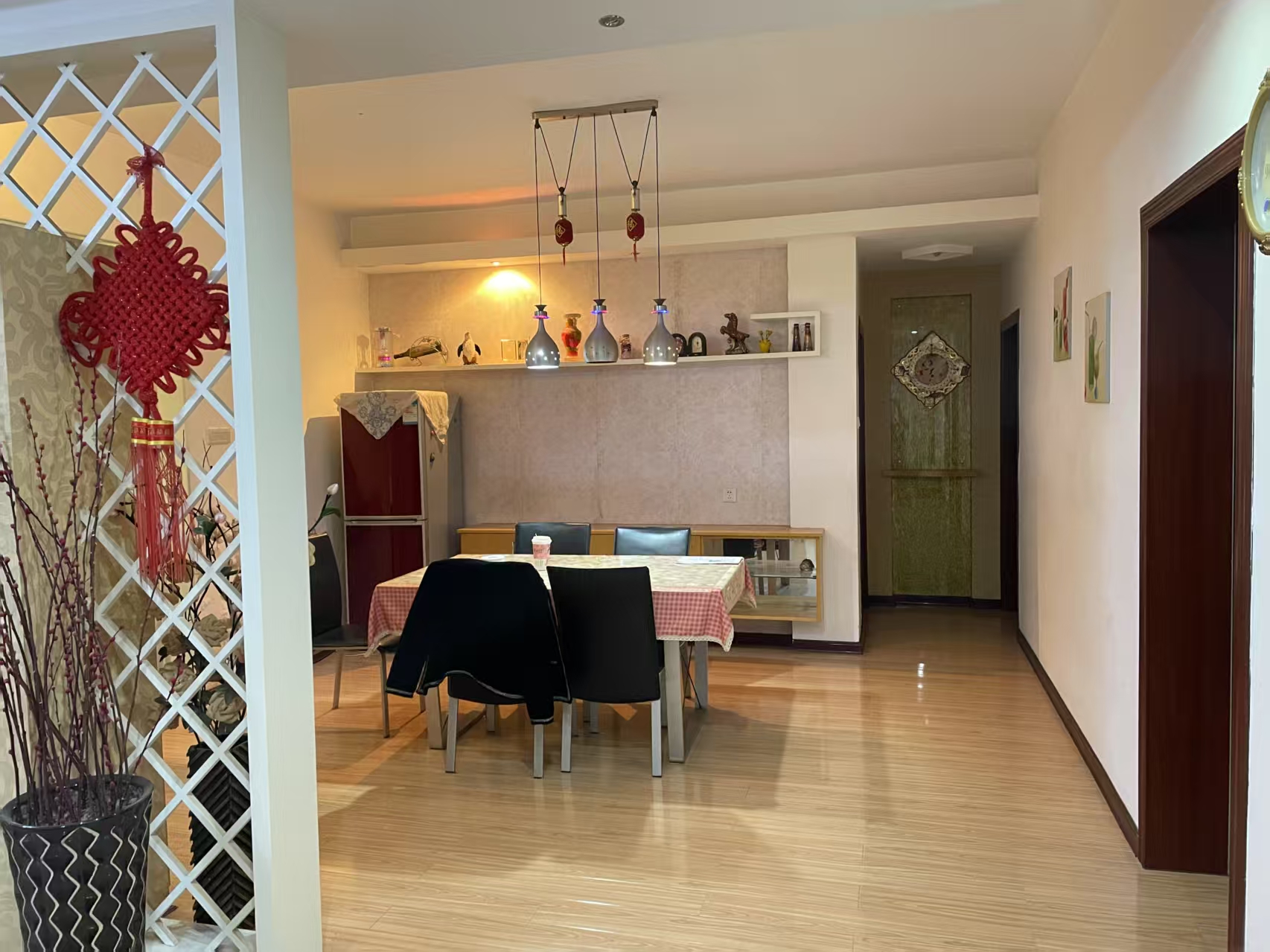 都市村庄 4室2厅2卫 1800.0元/月 都市村庄 4室2厅2卫 1800.0元/月室内图