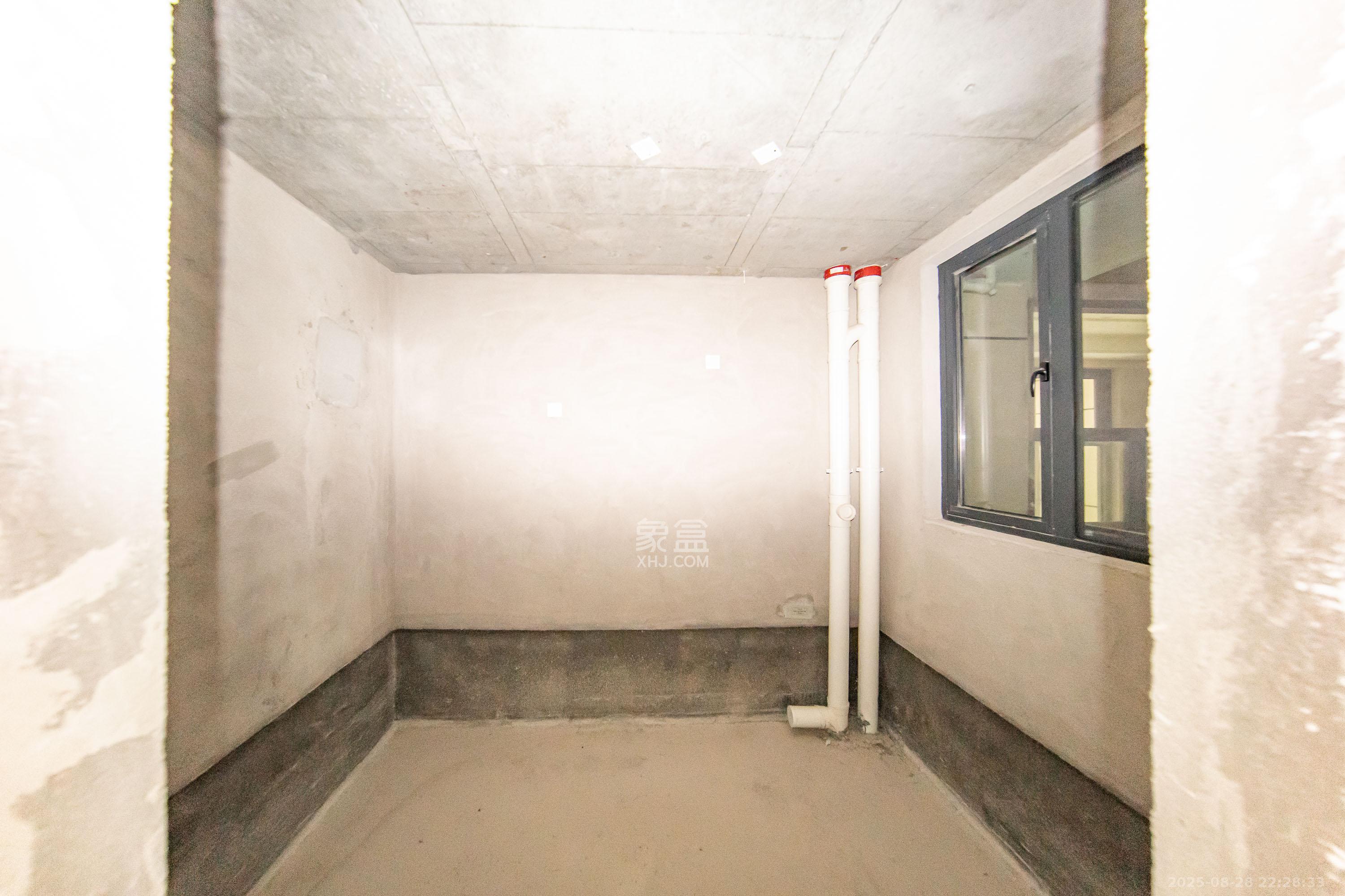 建投象山国际  6室2厅3卫    215.0万 建投象山国际  6室2厅3卫    215.0万卫生间