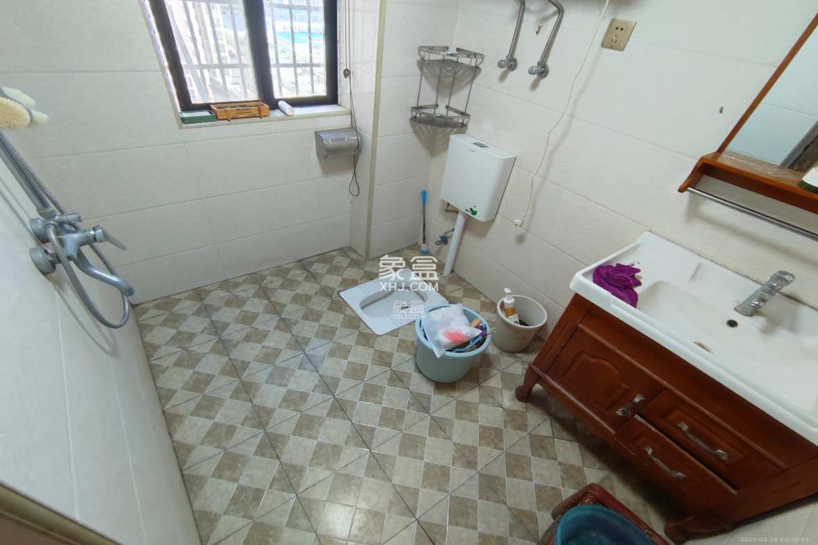 联丰苑 3室2厅1卫 2000.0元/月 联丰苑 3室2厅1卫 2000.0元/月室内图