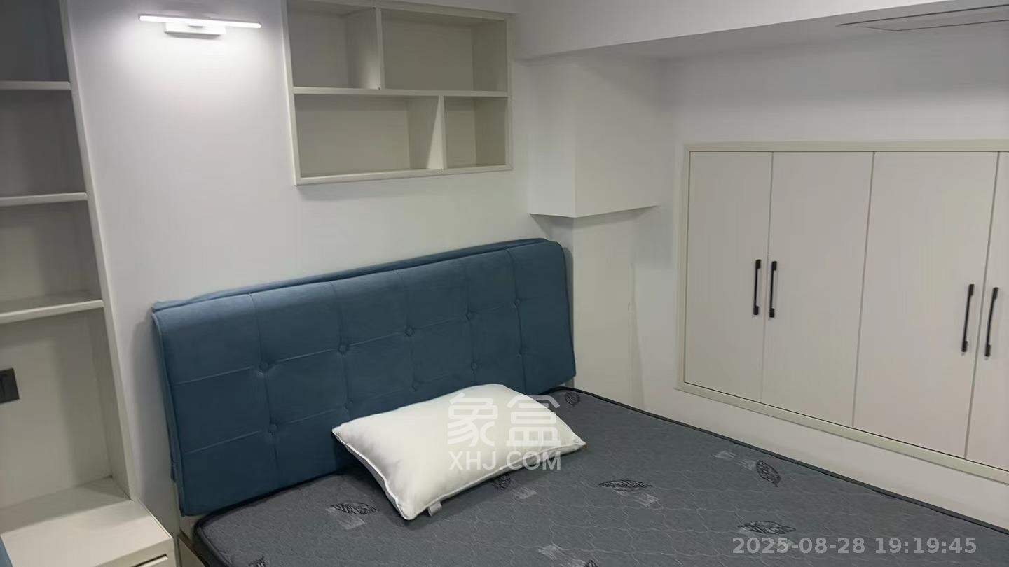 长房时代小镇  1室1厅1卫    2000.0元/月室内图
