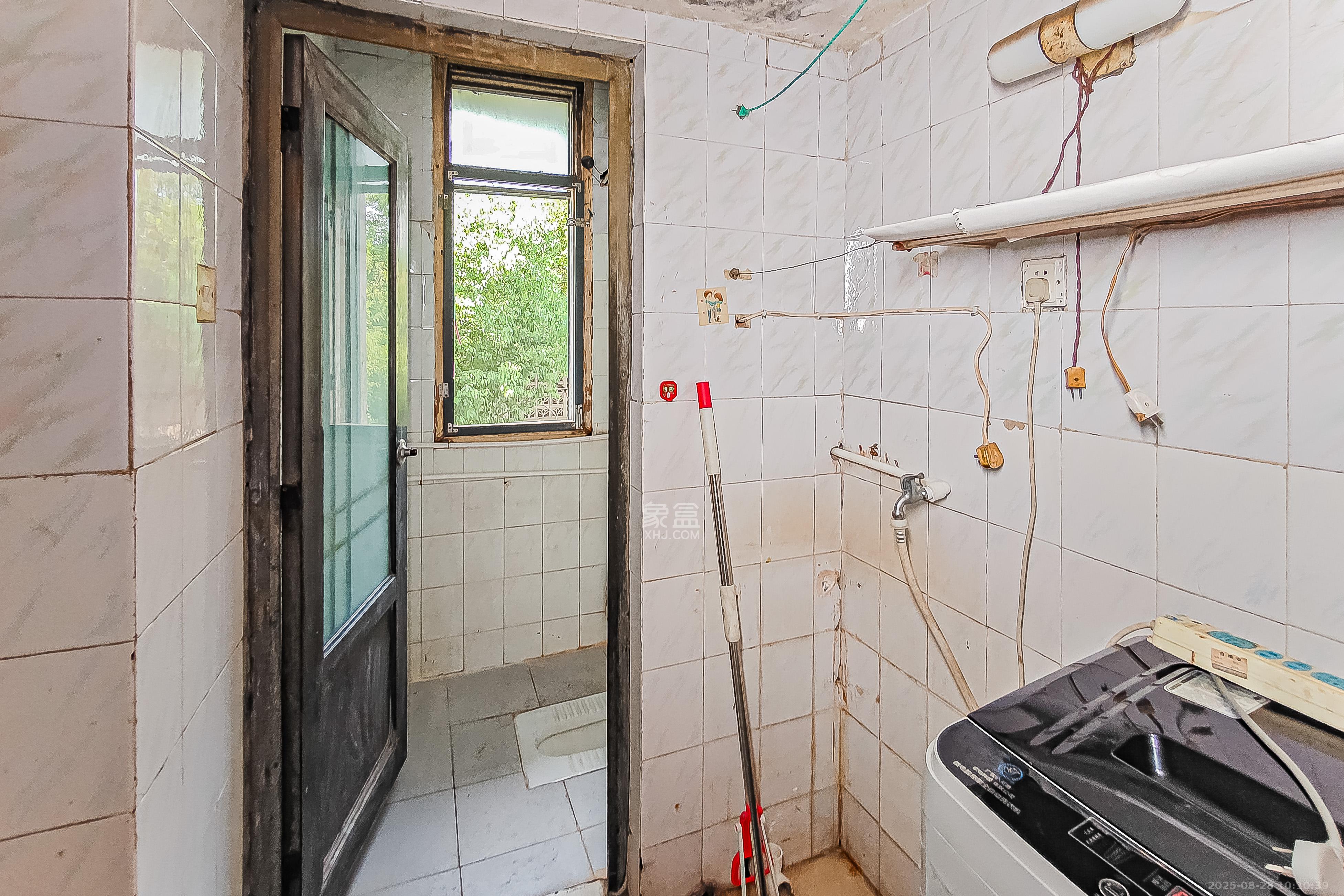 人民新村  2室1厅1卫    38.0万 人民新村  2室1厅1卫    38.0万卫生间