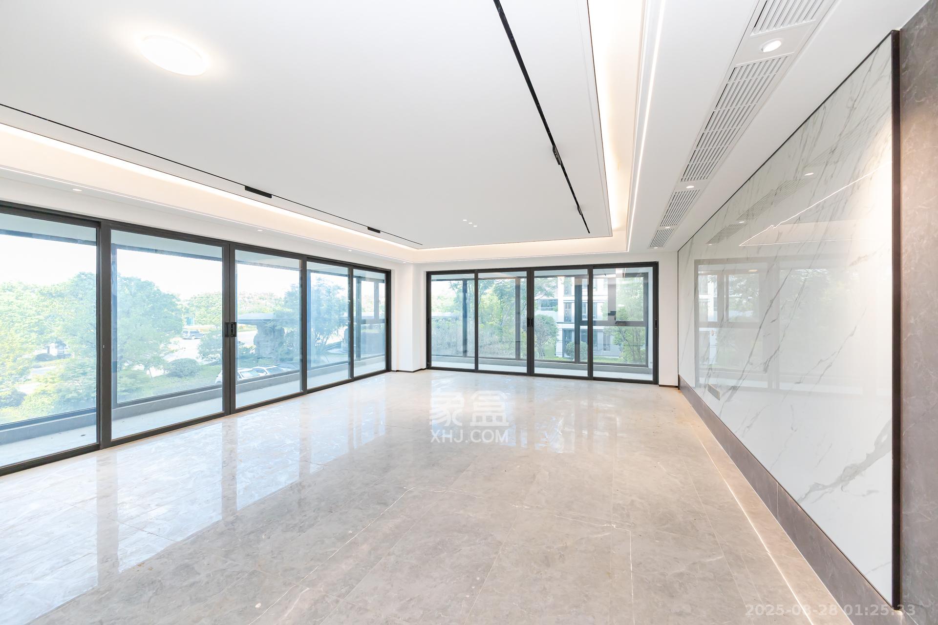 嘉臣道  4室2厅3卫    448.0万 嘉臣道  4室2厅3卫    448.0万客厅