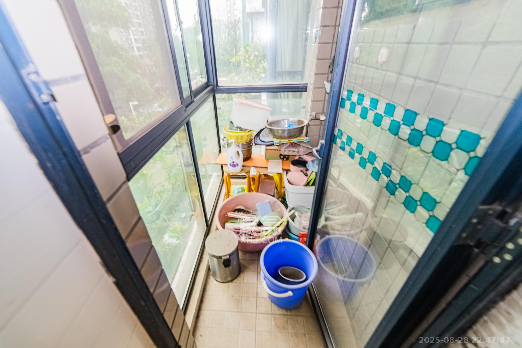 湘江世纪城鸿江苑  3室2厅2卫    99.0万阳台