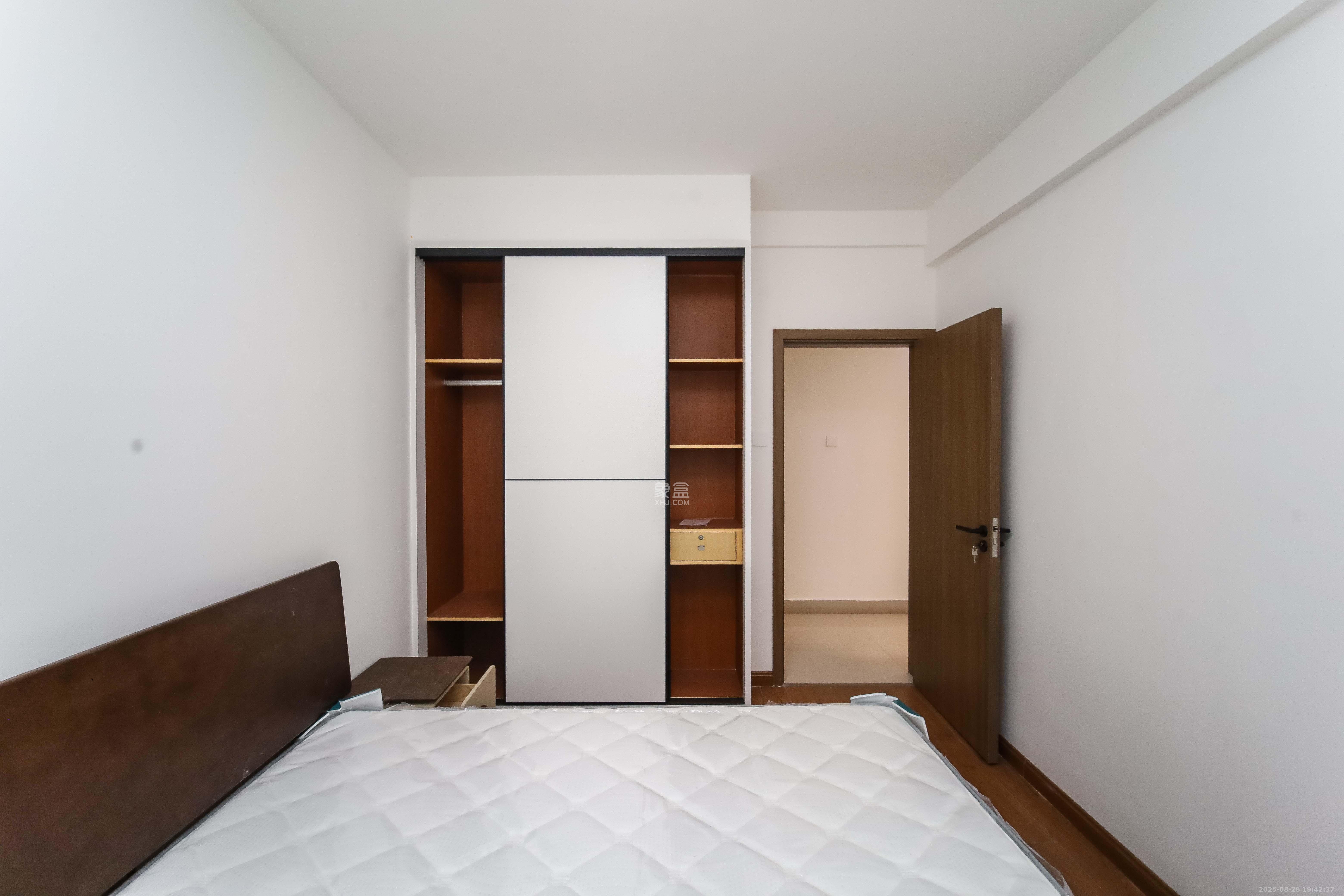 浏阳河畔家园  3室2厅1卫    136.0万 浏阳河畔家园  3室2厅1卫    136.0万卧室