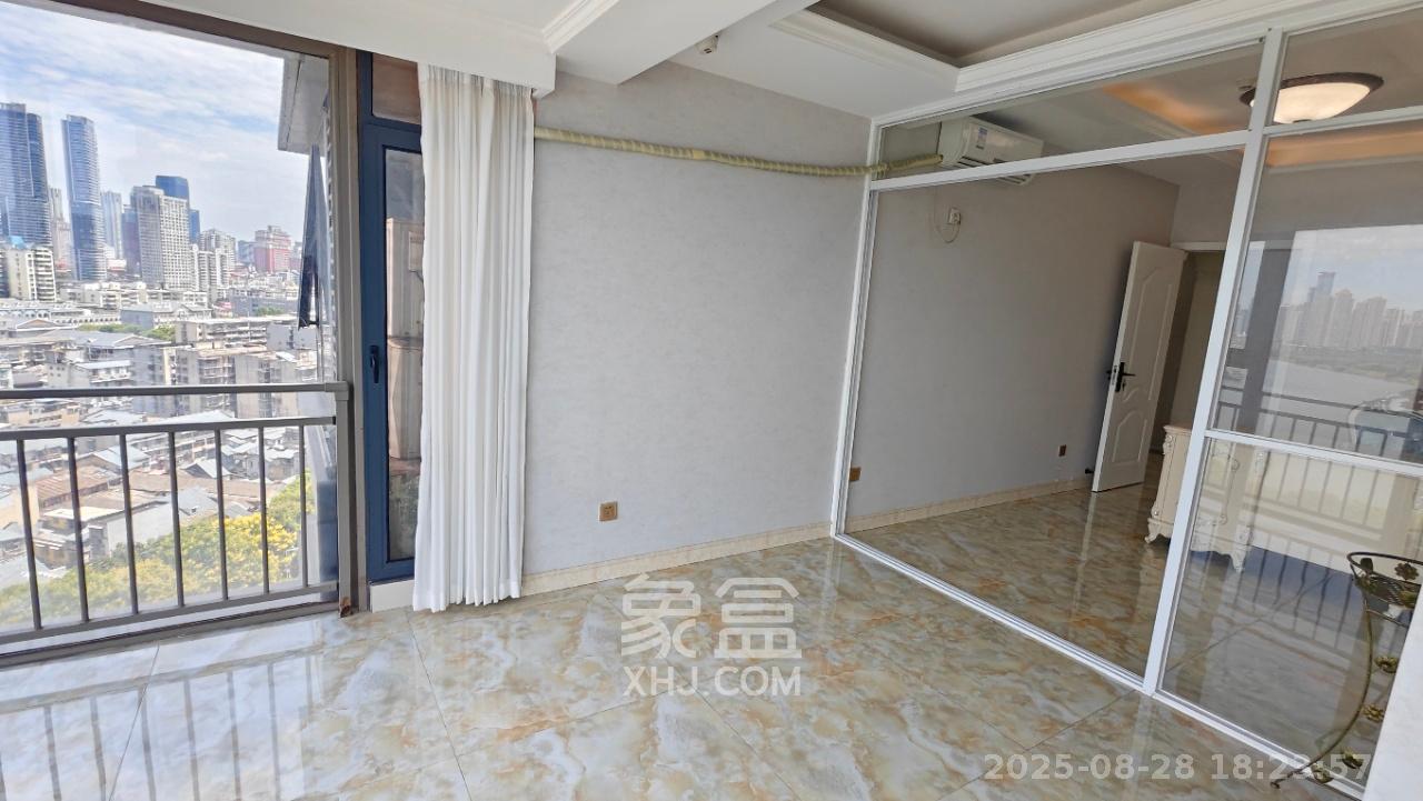 潮宗御苑 4室2厅2卫 8000.0元/月 潮宗御苑 4室2厅2卫 8000.0元/月室内图