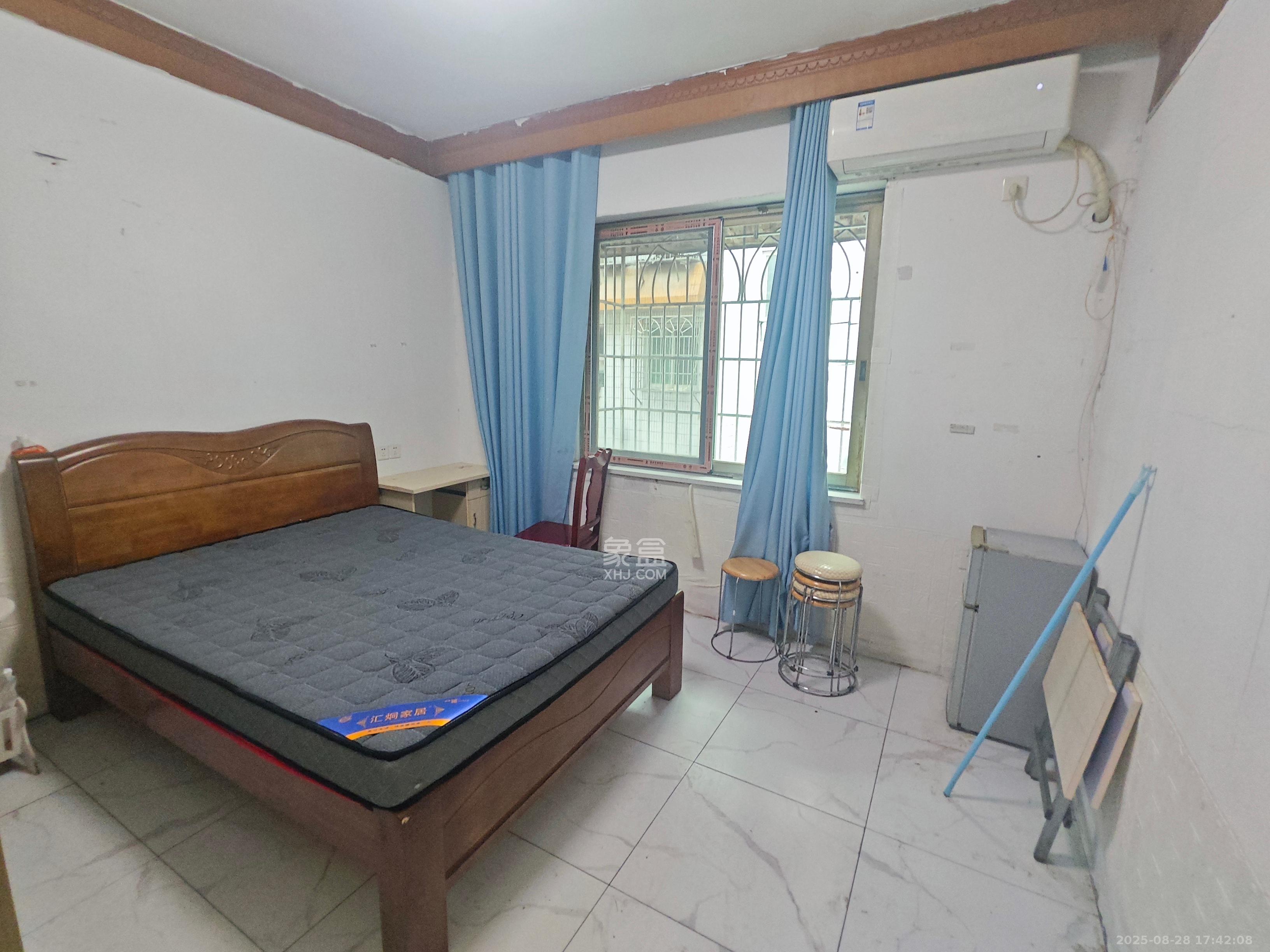 高桥火焰市场  1室1厅1卫    800.0元/月 高桥火焰市场  1室1厅1卫    800.0元/月室内图1