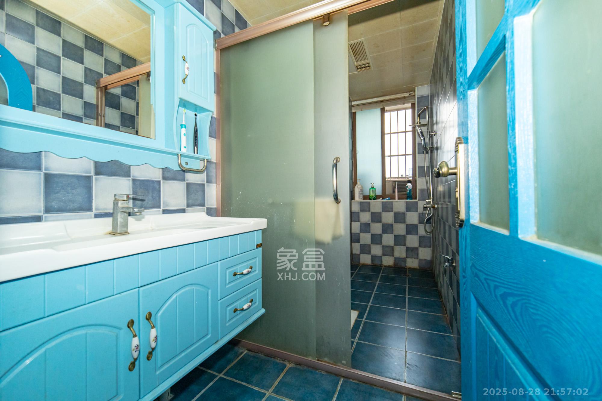 湖湾世景  5室2厅2卫    129.0万 湖湾世景  5室2厅2卫    129.0万卫生间