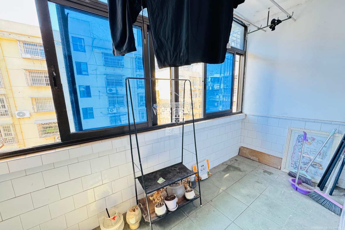 下碧湘街小区  2室1厅1卫    1300.0元/月 下碧湘街小区  2室1厅1卫    1300.0元/月室内图