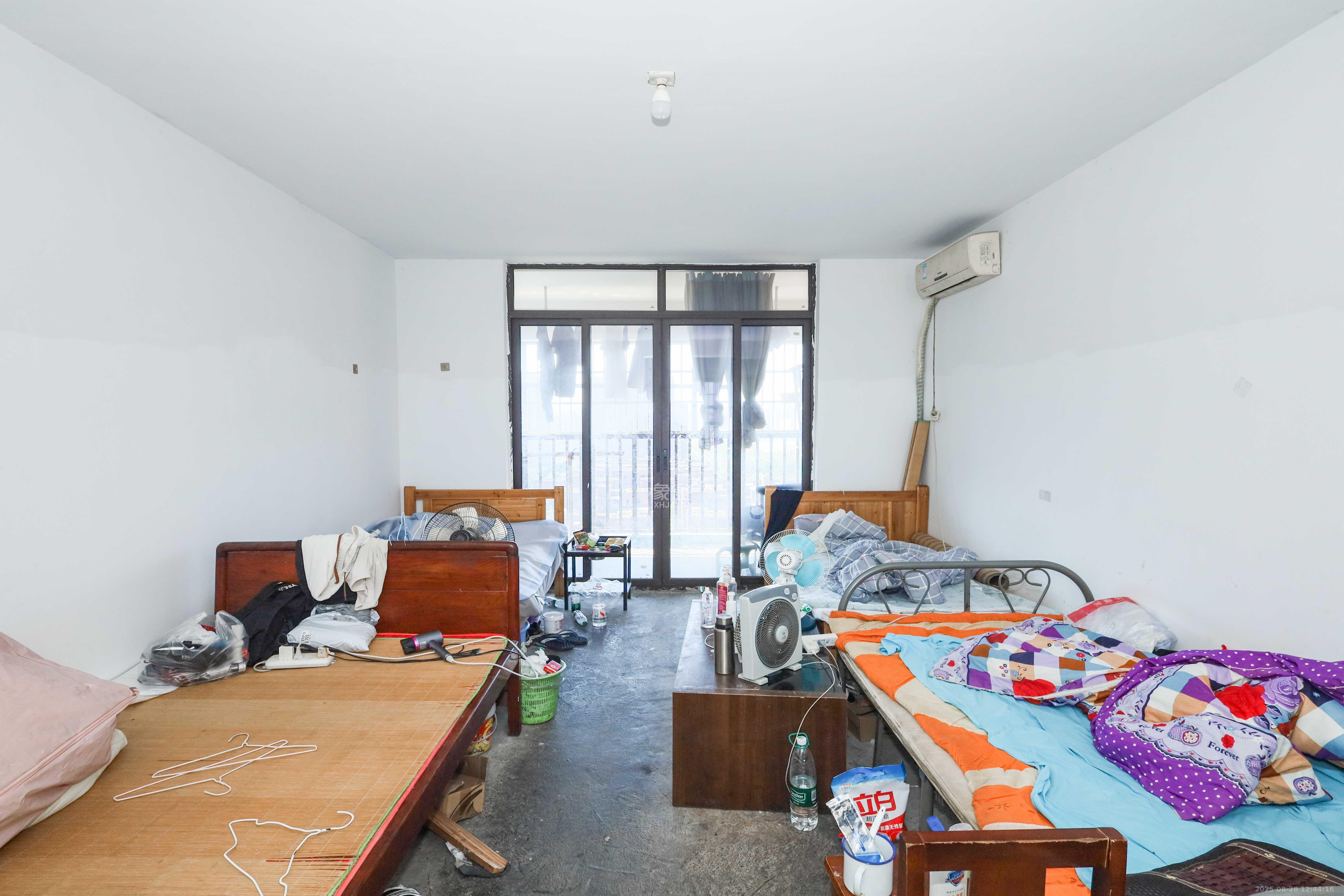 中冶中央公园  4室2厅2卫    151.0万 中冶中央公园  4室2厅2卫    151.0万客厅