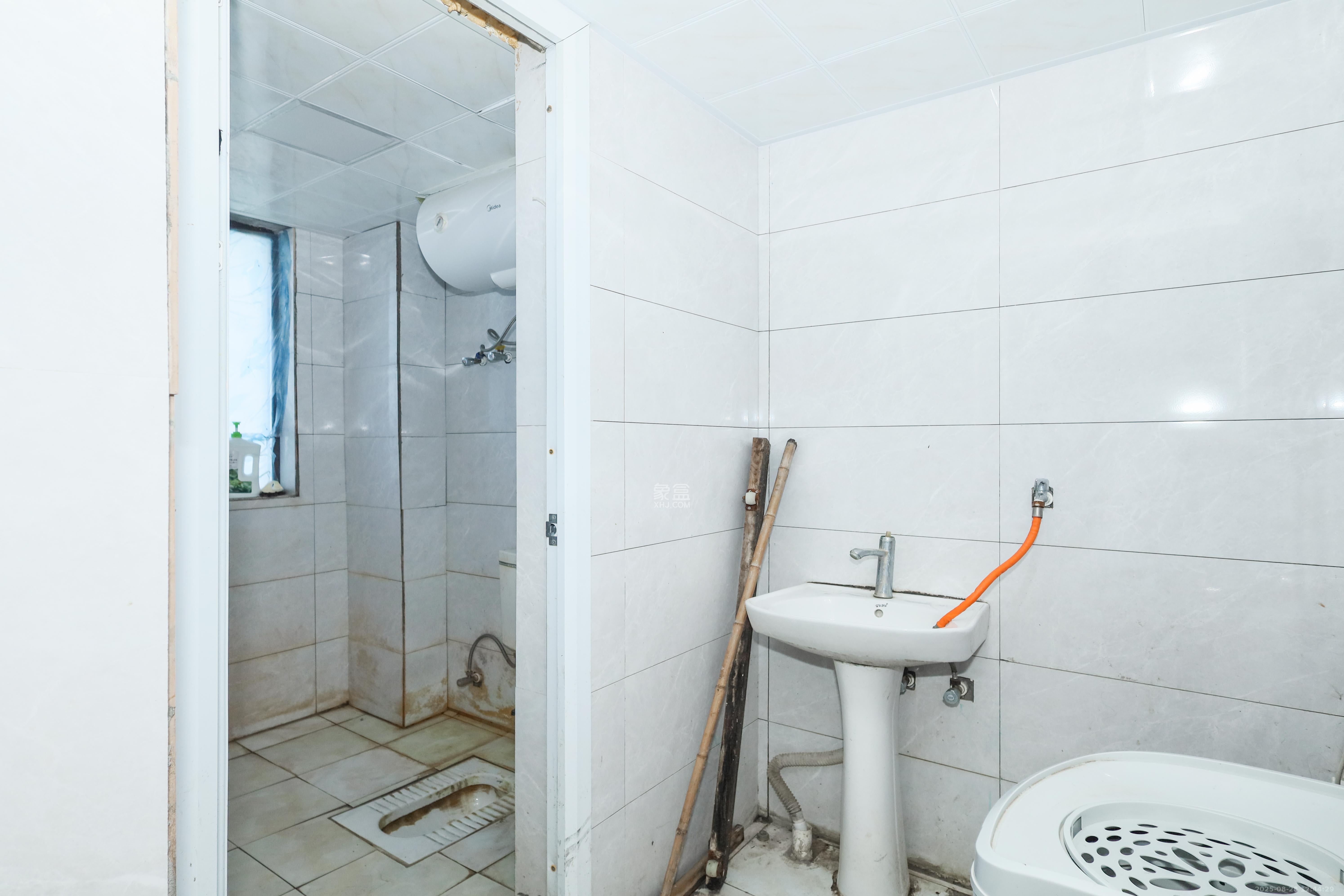 中冶中央公园  4室2厅2卫    151.0万 中冶中央公园  4室2厅2卫    151.0万卫生间