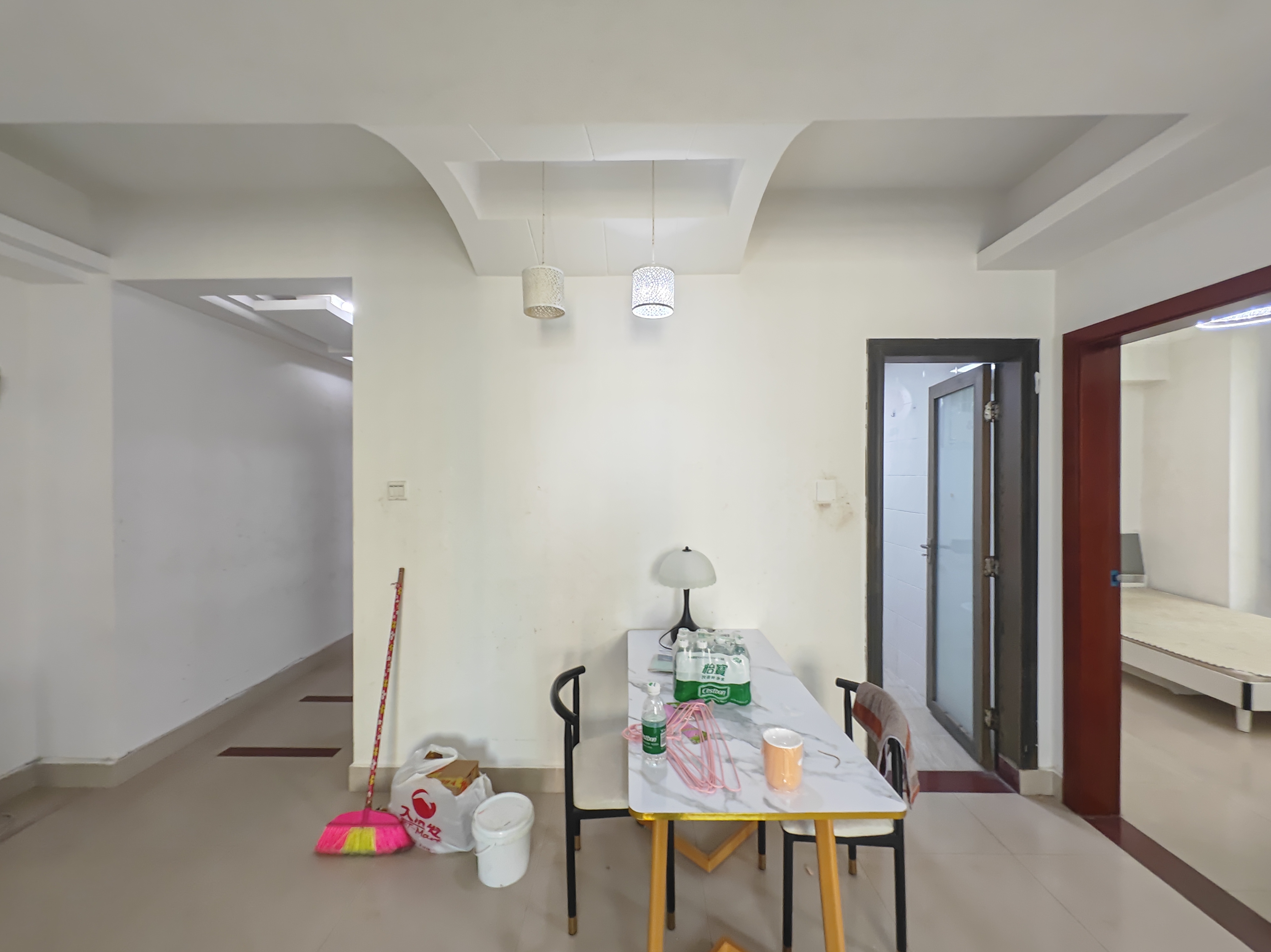 德意雅苑 2室2厅1卫 2400.0元/月 德意雅苑 2室2厅1卫 2400.0元/月室内图