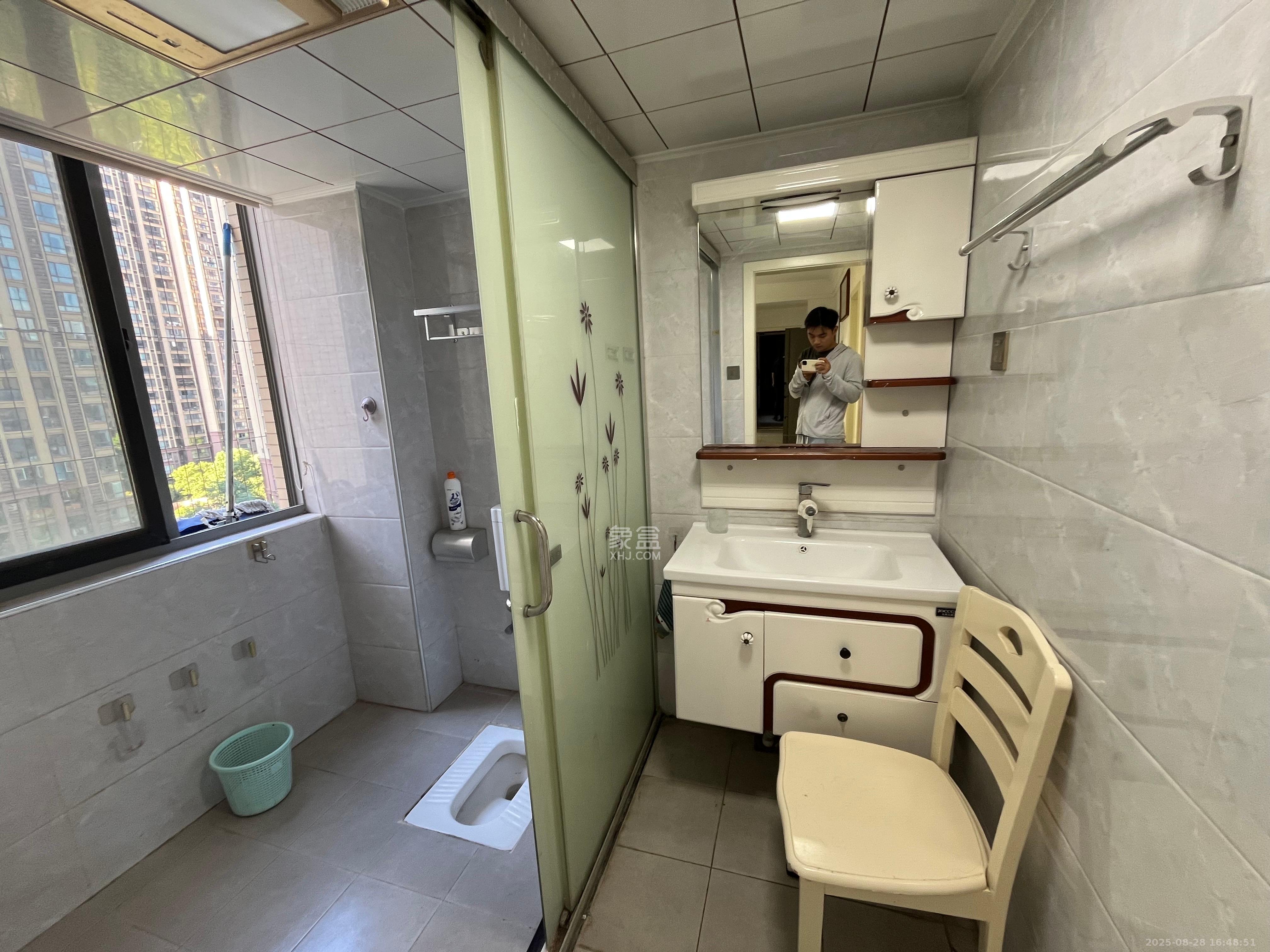 汇景豪庭  1室0厅0卫   2700.00元/月室内图