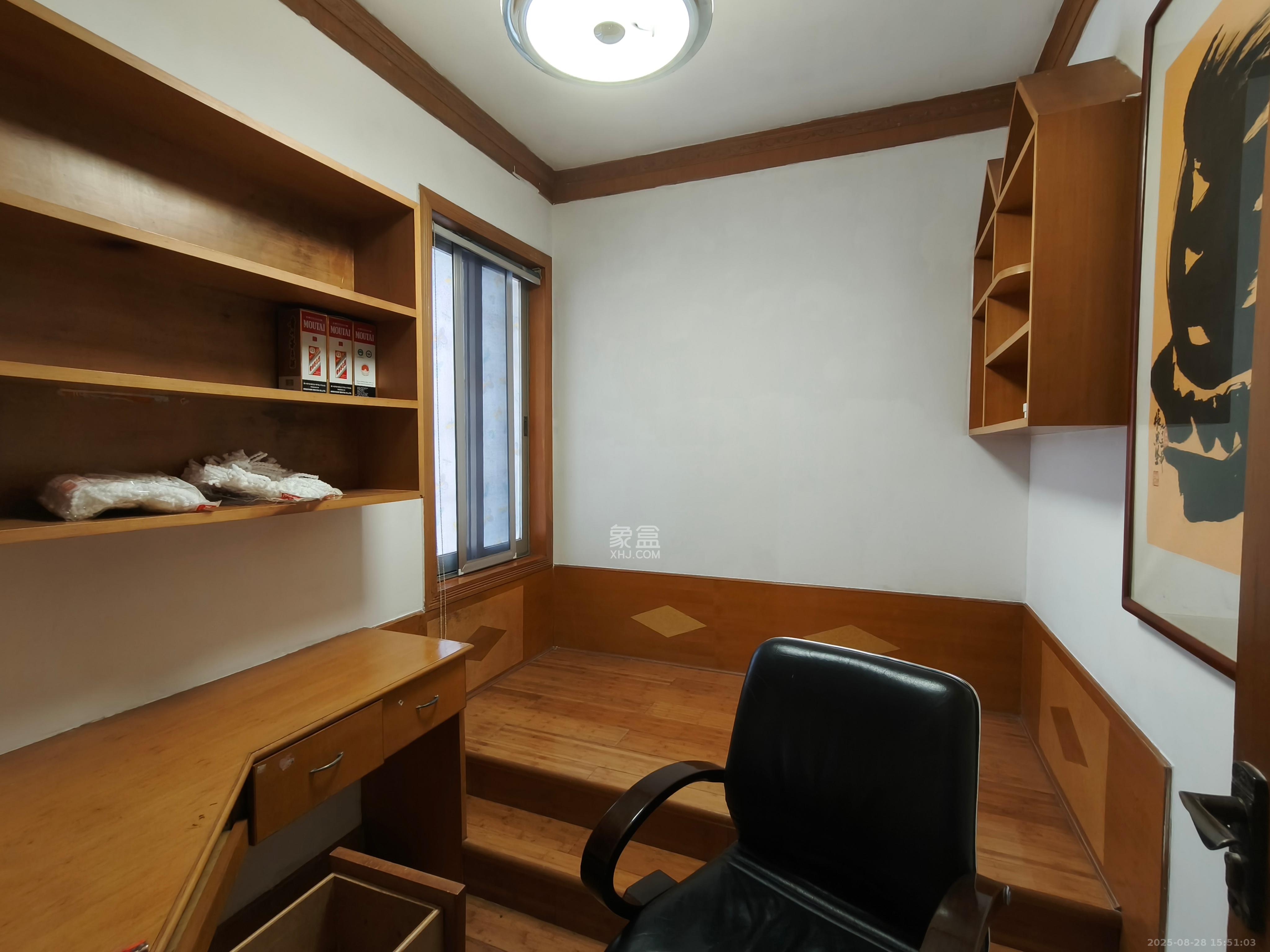 杨家山武警宿舍  3室2厅1卫    2000.0元/月 杨家山武警宿舍  3室2厅1卫    2000.0元/月室内图