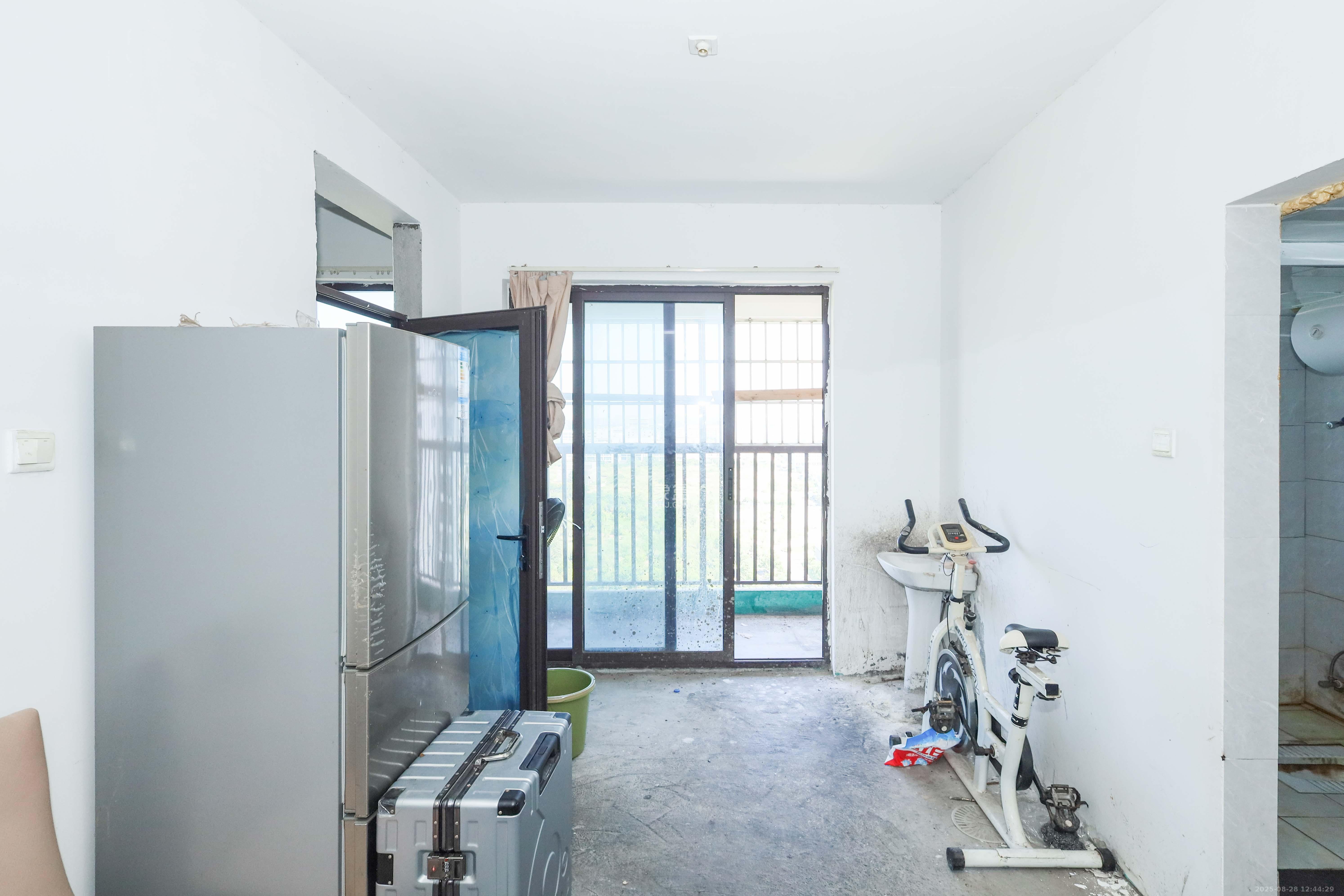 中冶中央公园  4室2厅2卫    151.0万 中冶中央公园  4室2厅2卫    151.0万客厅