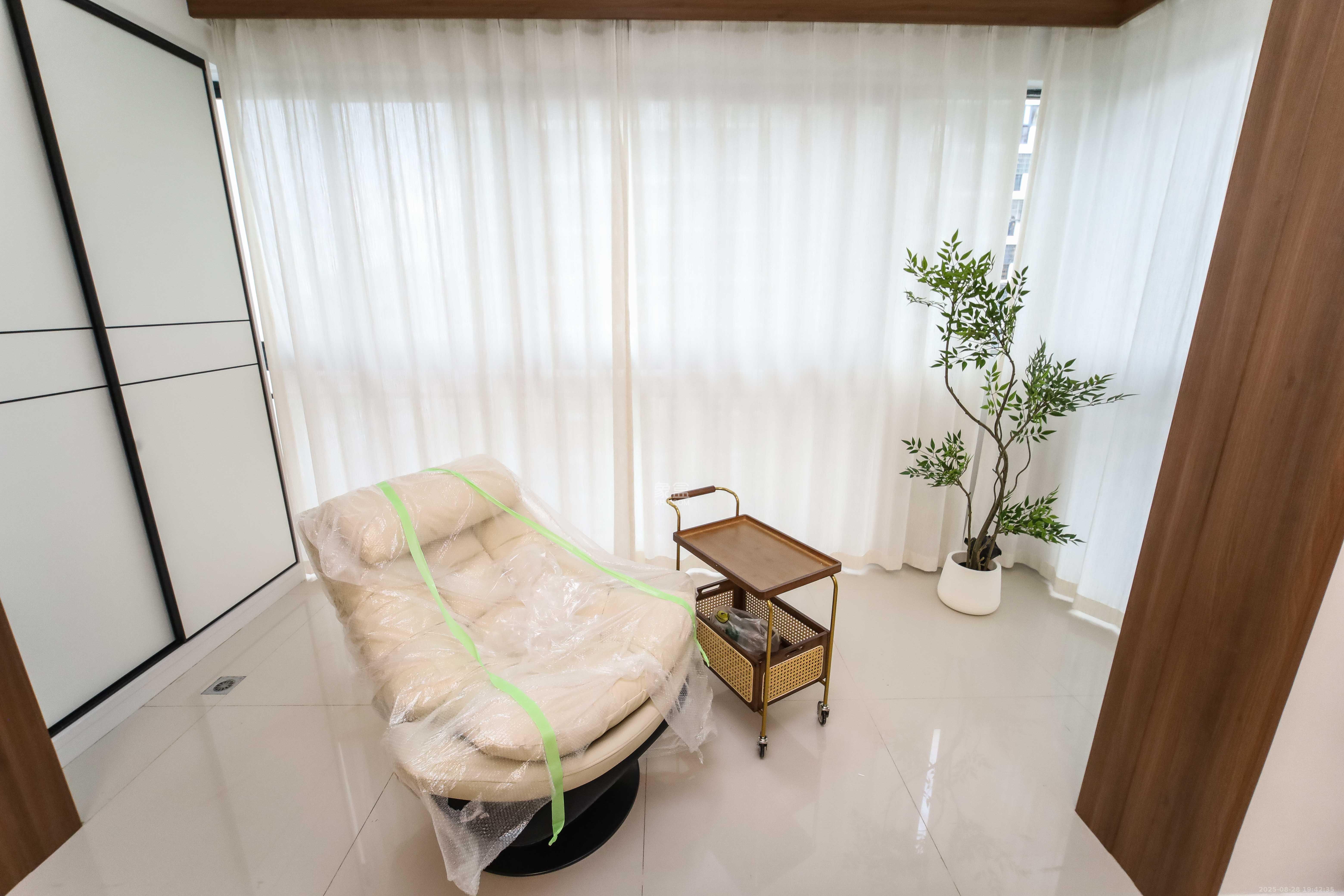 浏阳河畔家园  3室2厅1卫    136.0万 浏阳河畔家园  3室2厅1卫    136.0万阳台