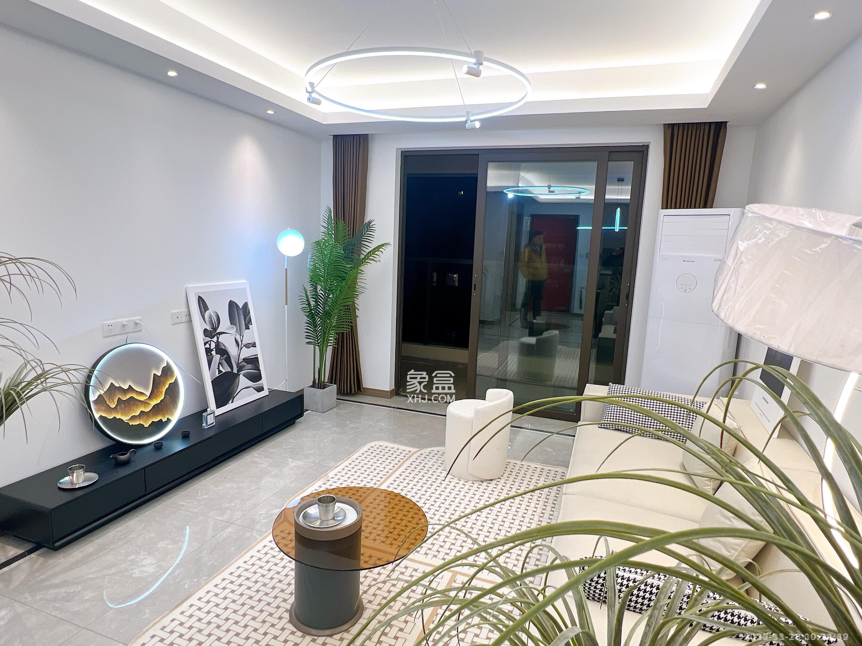 龙湖铂金中心（龙湖春江郦城）  3室2厅2卫    3900.0元/月室内图