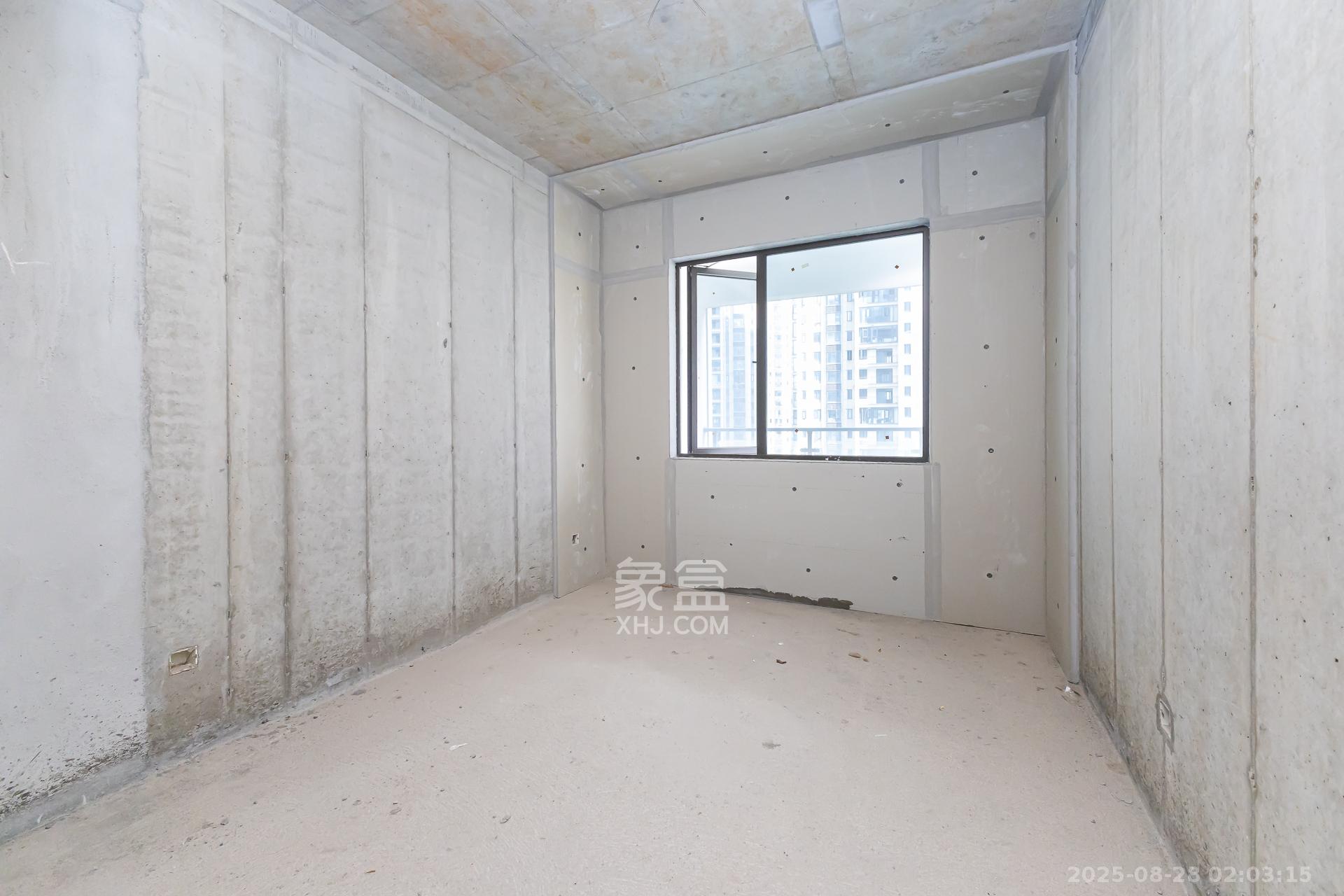 润和湘江天地E区  4室2厅3卫    190.0万 润和湘江天地E区  4室2厅3卫    190.0万卧室