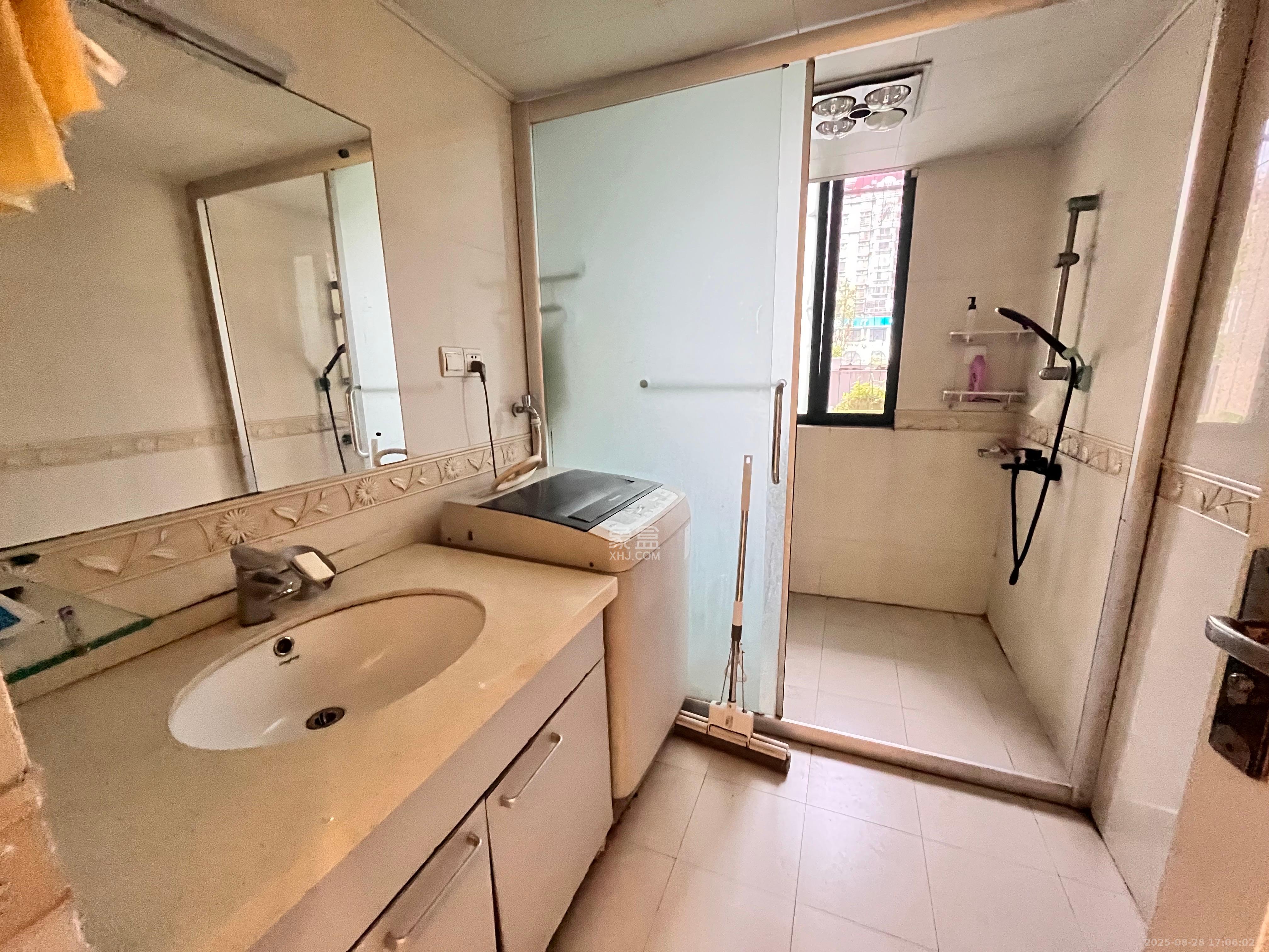 星城世家 3室2厅2卫 3500.0元/月 星城世家 3室2厅2卫 3500.0元/月室内图