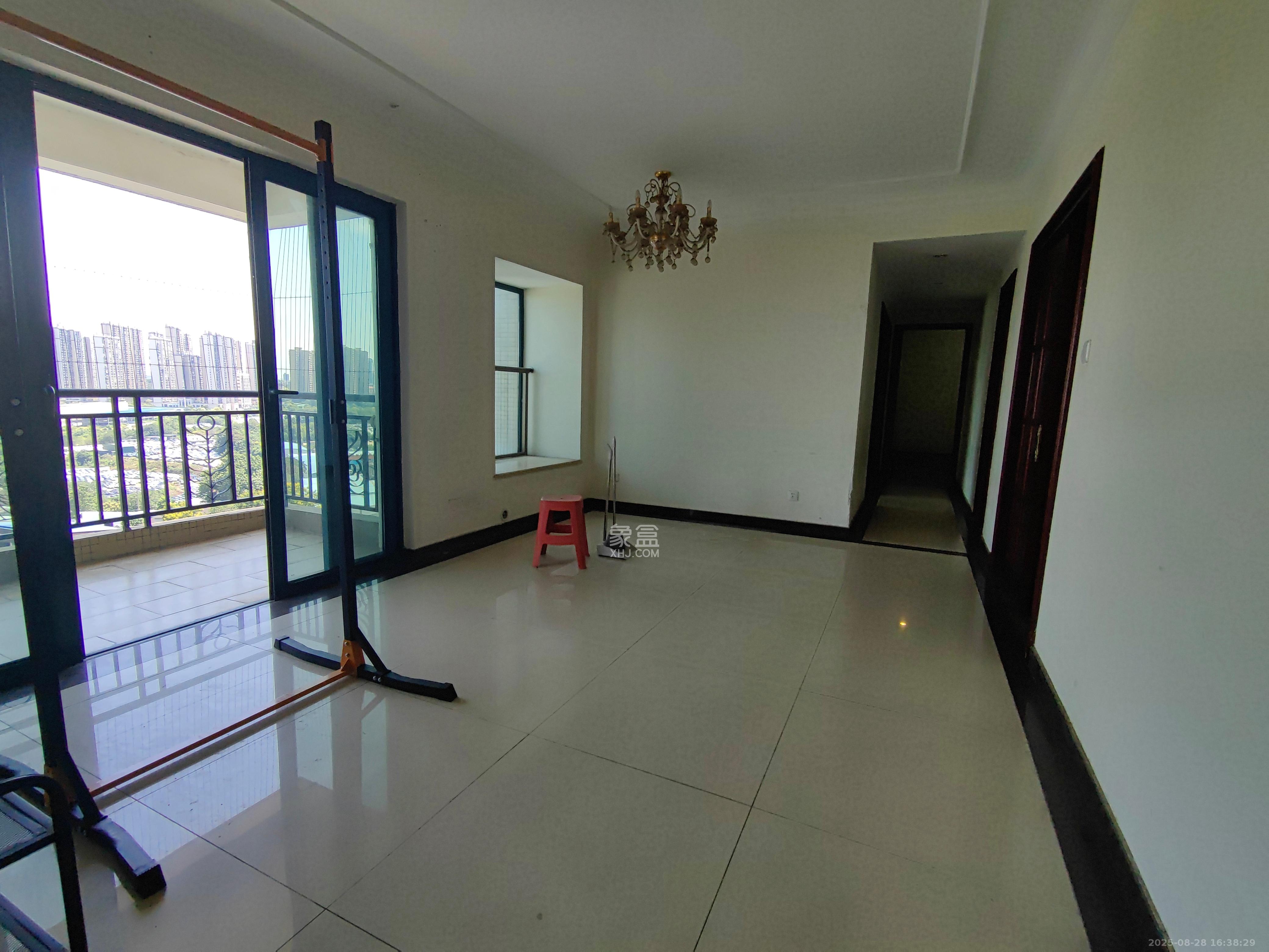 恒大雅苑 3室2厅2卫 2200.0元/月 恒大雅苑 3室2厅2卫 2200.0元/月室内图