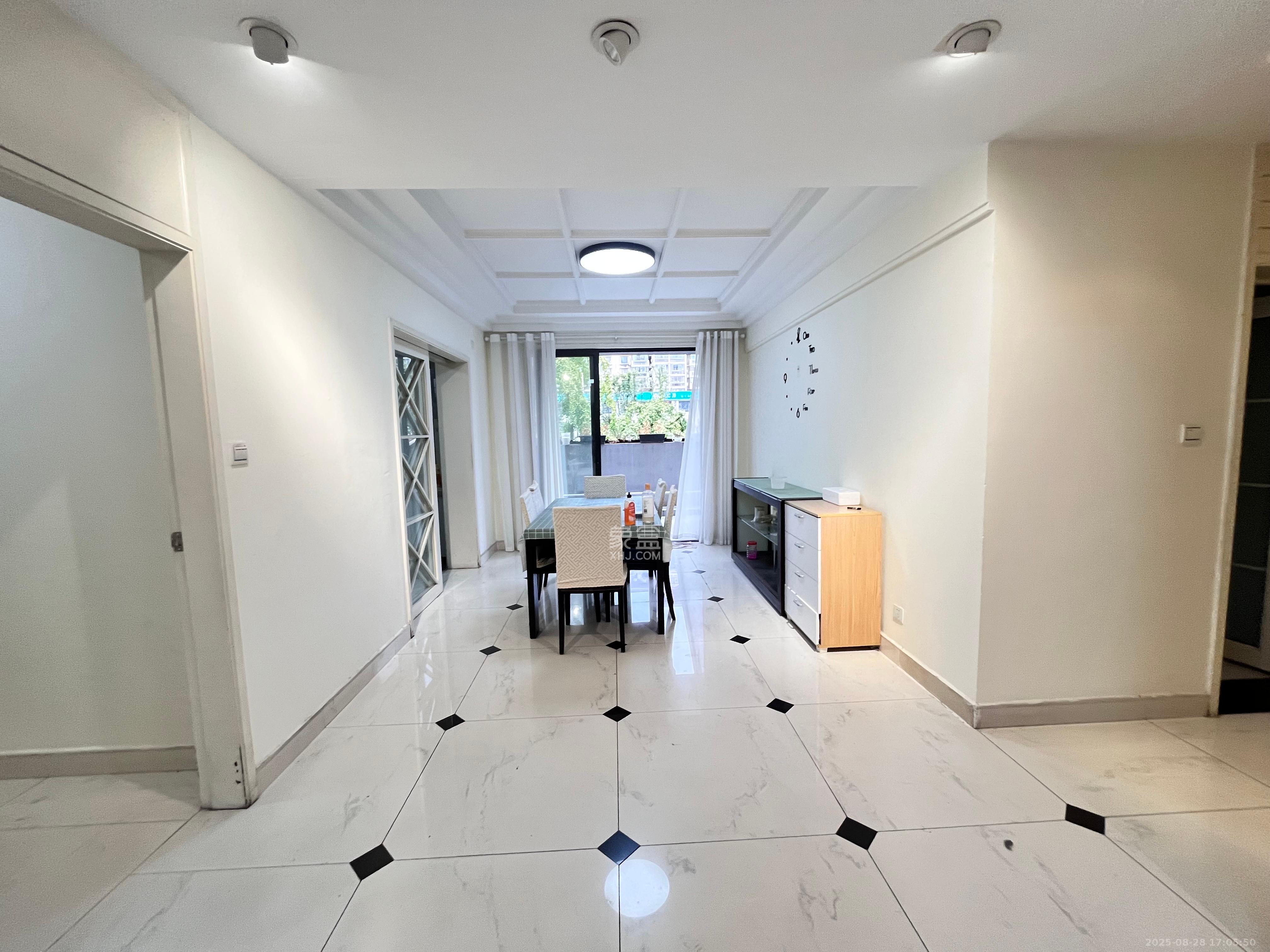 星城世家  3室2厅2卫    3500.0元/月室内图