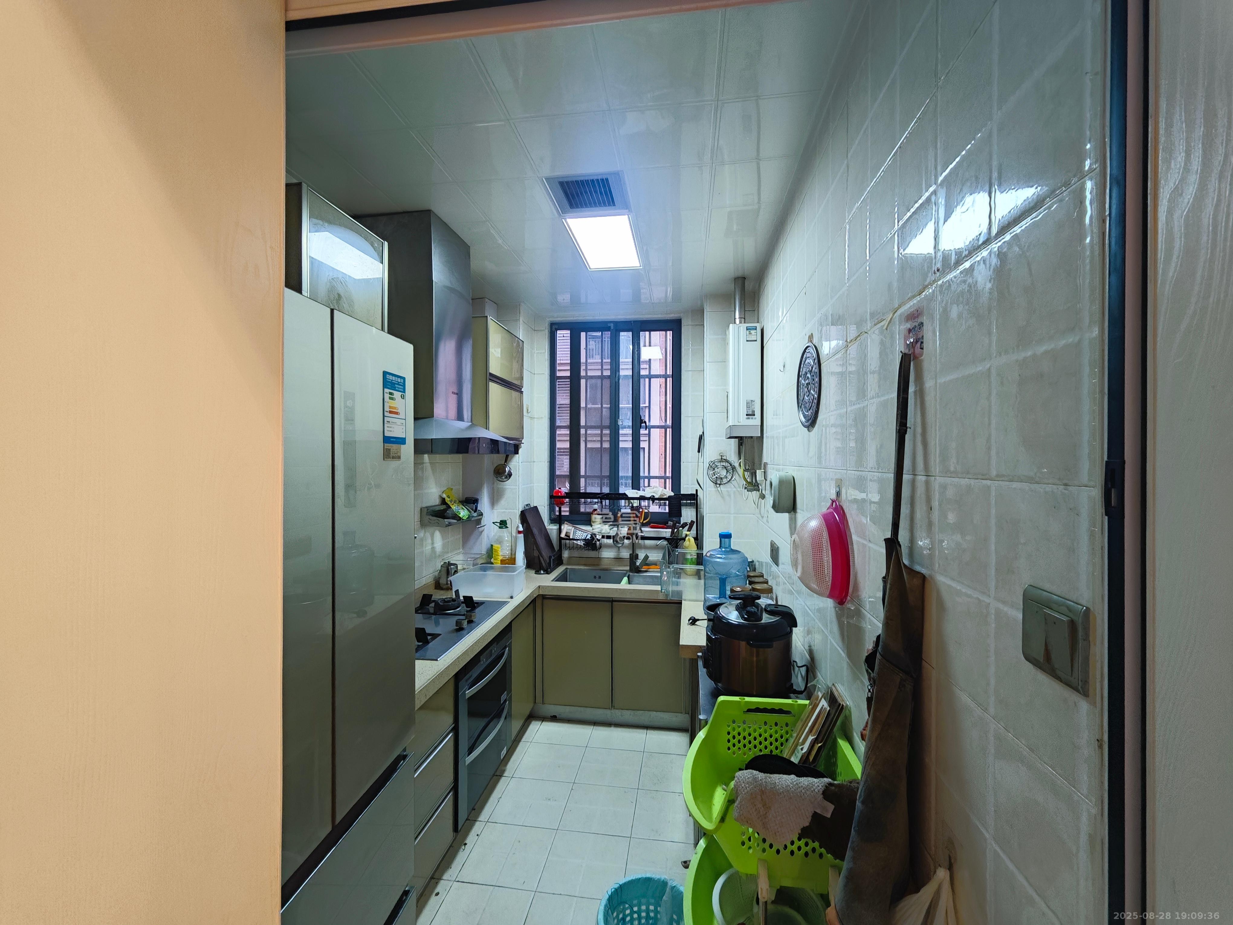 澳海月亮湾 4室2厅2卫 2100.0元/月 澳海月亮湾 4室2厅2卫 2100.0元/月室内图